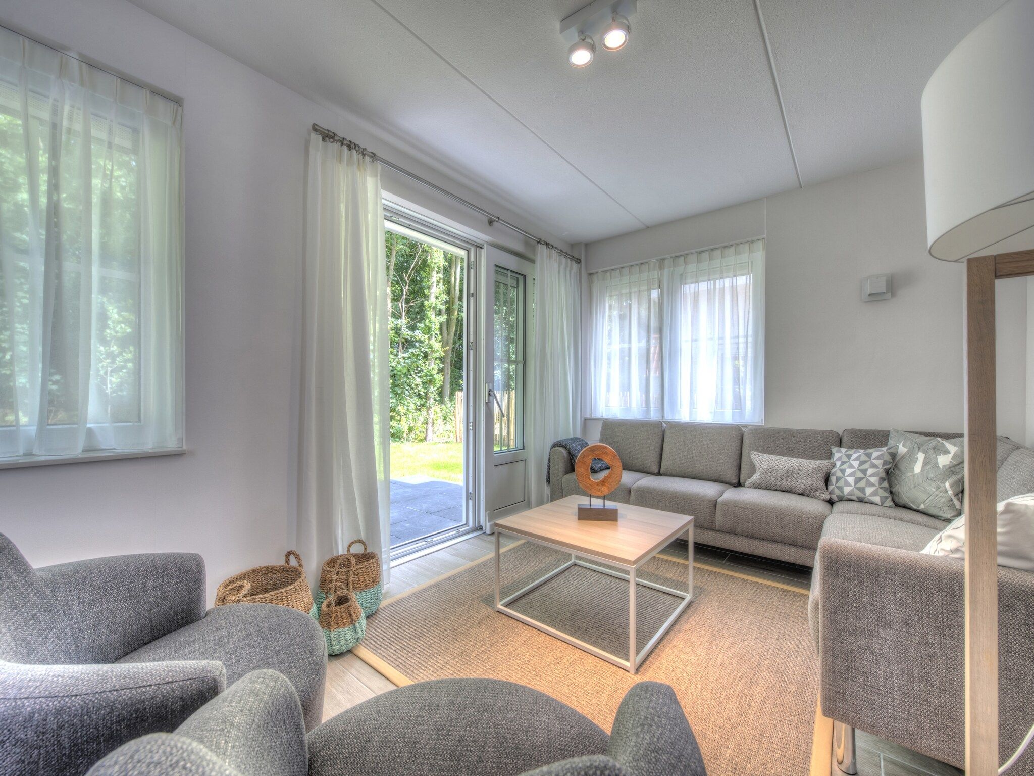 De woonkamer van Noordzee Résidence Dishoek 7 in Koudekerke