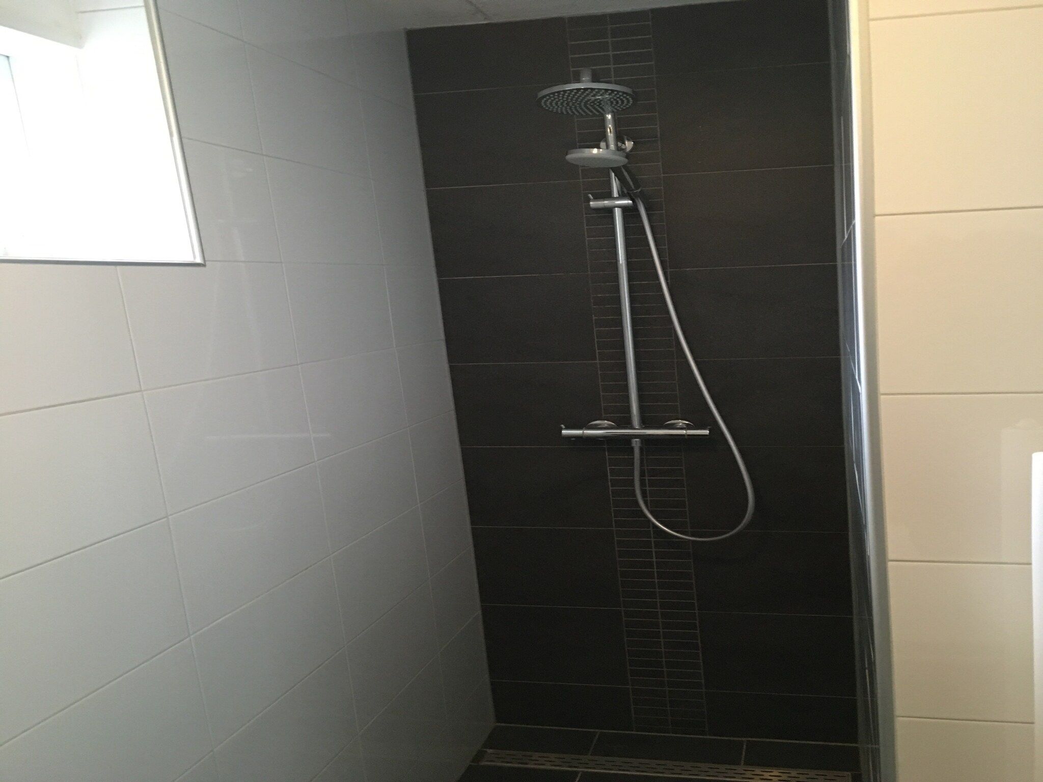 De badkamer van Buitenplaats It Wiid 7 in Eernewoud