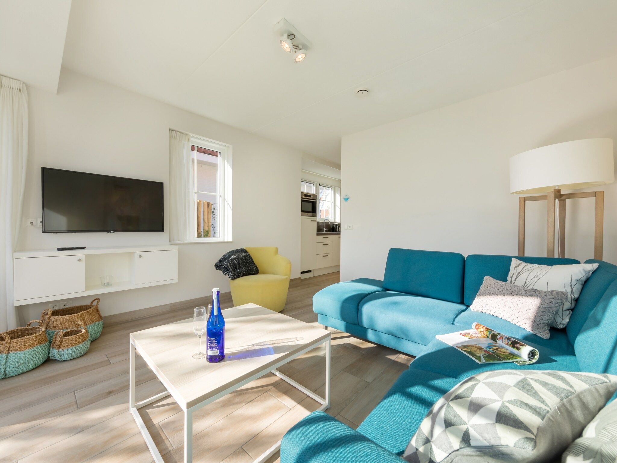 De woonkamer van Noordzee Résidence Dishoek 3 in Koudekerke