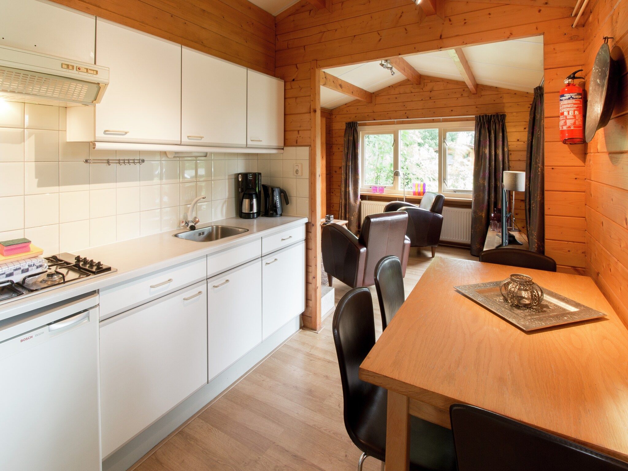 De eetkamer van Chaletpark Kuiperberg 4 in Ootmarsum