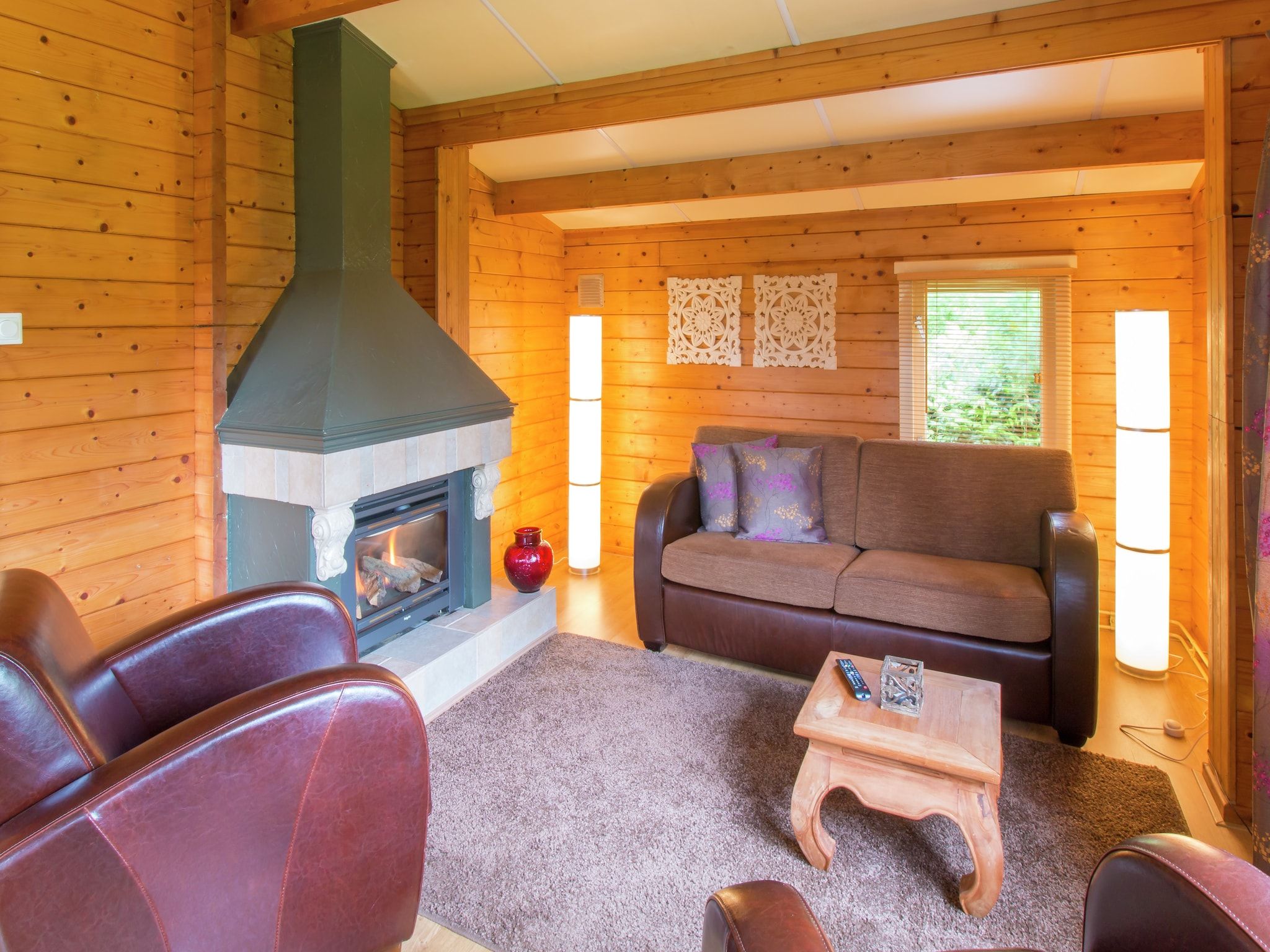 De woonkamer van Chaletpark Kuiperberg 4 in Ootmarsum