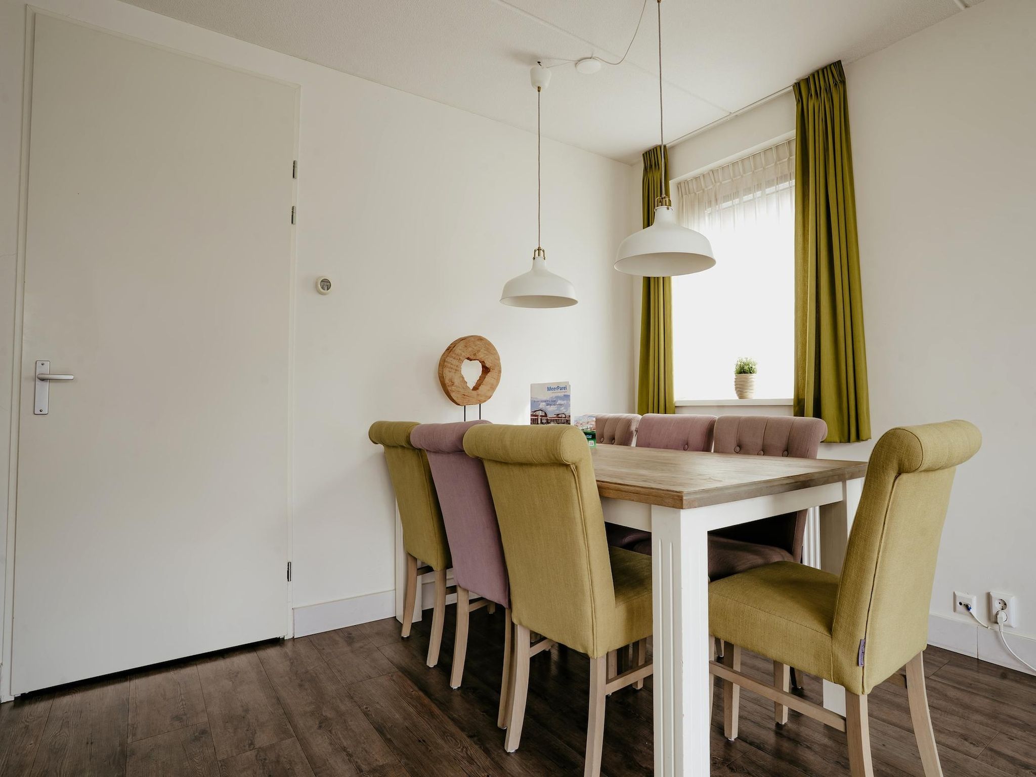 De eetkamer van Waterpark de Meerparel  1 in Uitgeest