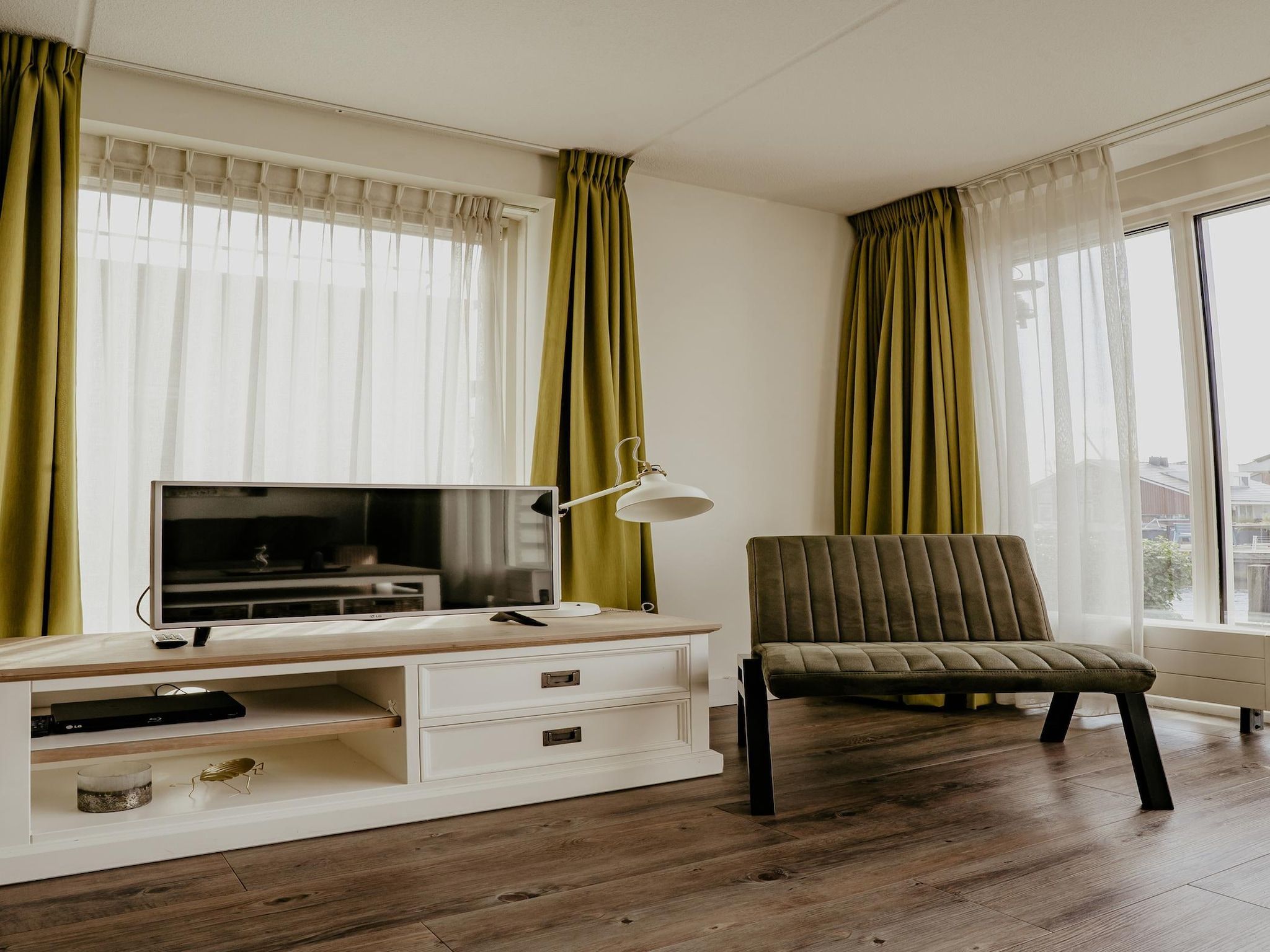 De woonkamer van Waterpark de Meerparel  1 in Uitgeest