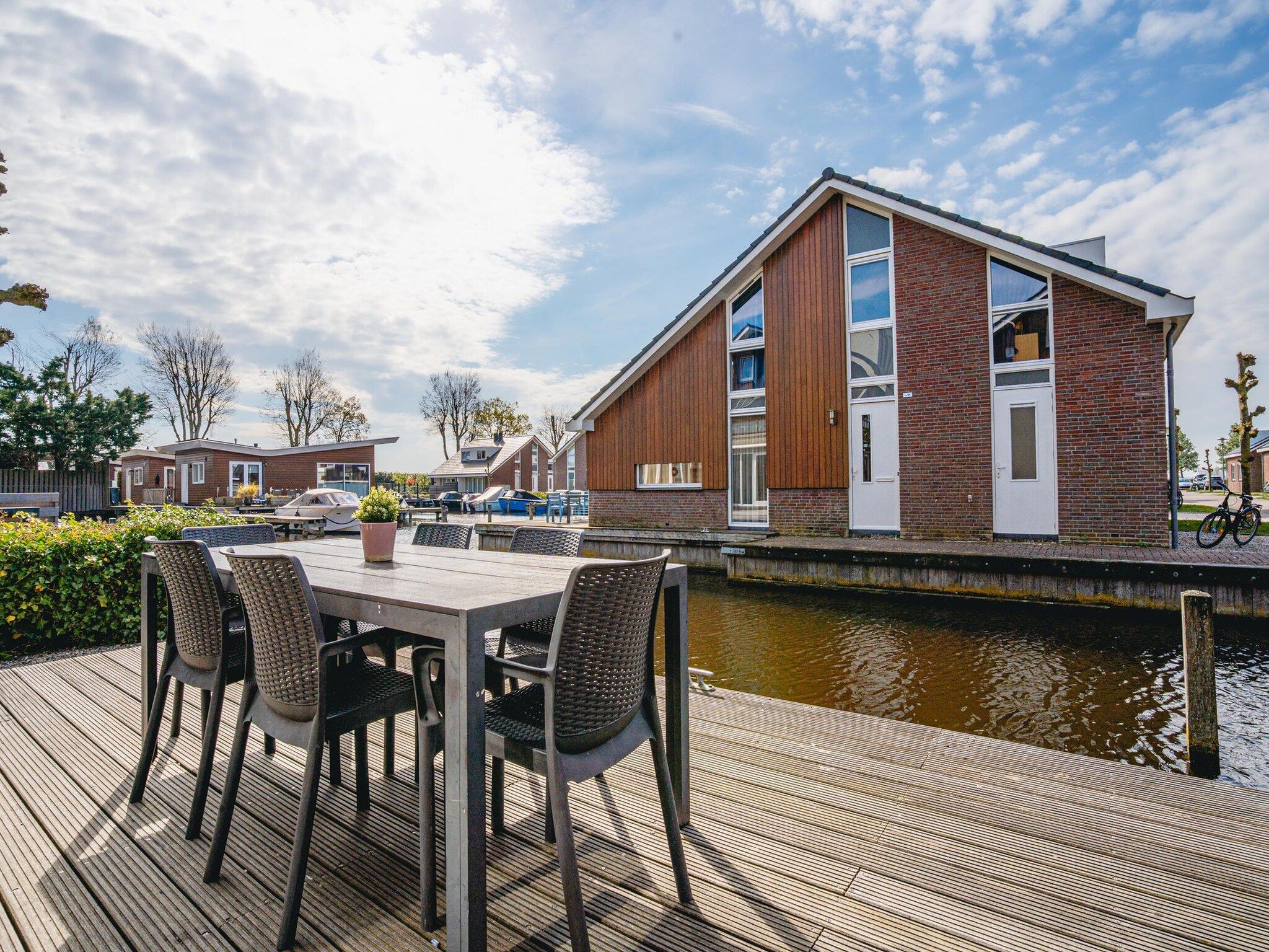Het terras van Waterpark de Meerparel  1 in Uitgeest