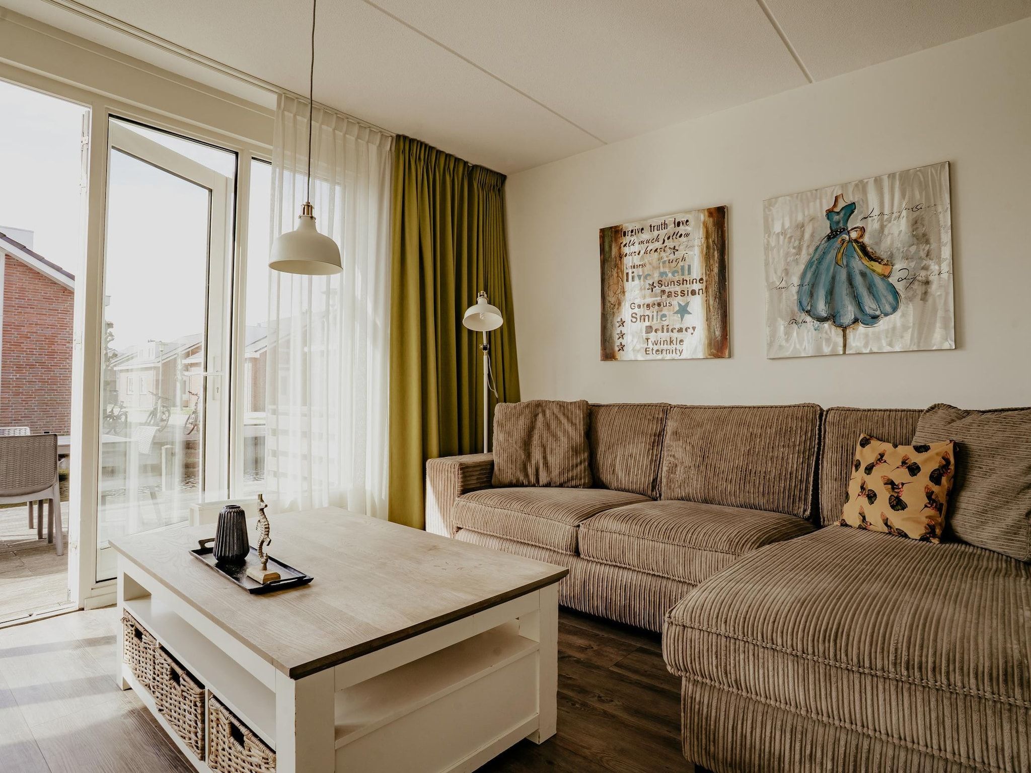 De woonkamer van Waterpark de Meerparel  1 in Uitgeest