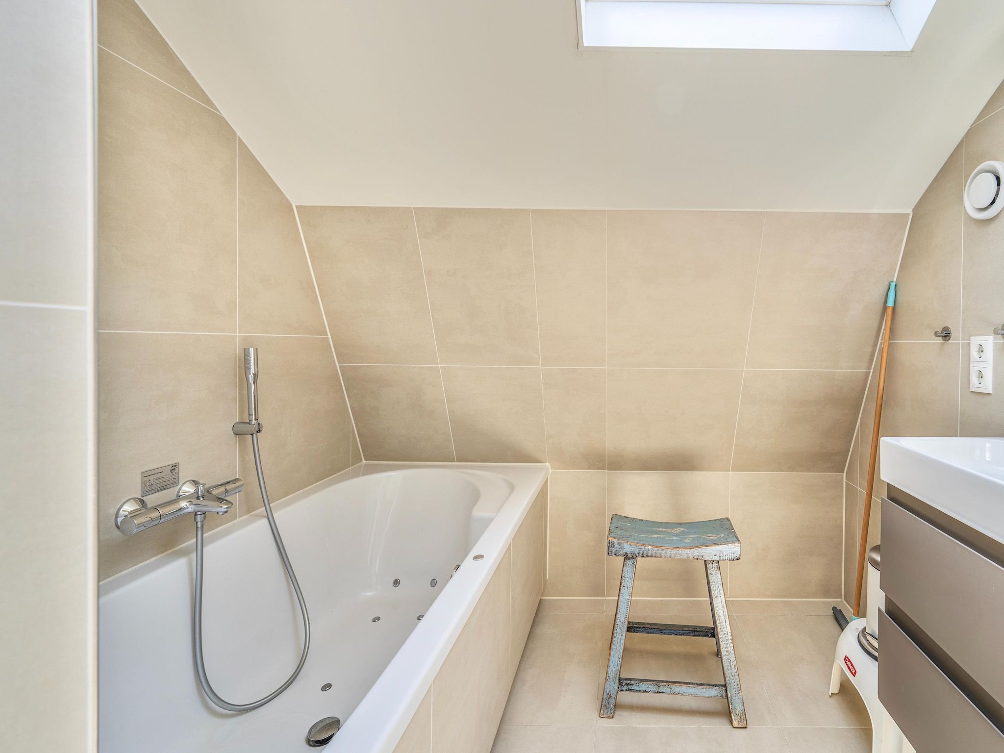 De badkamer van Villa Egmond in Egmond aan den Hoef