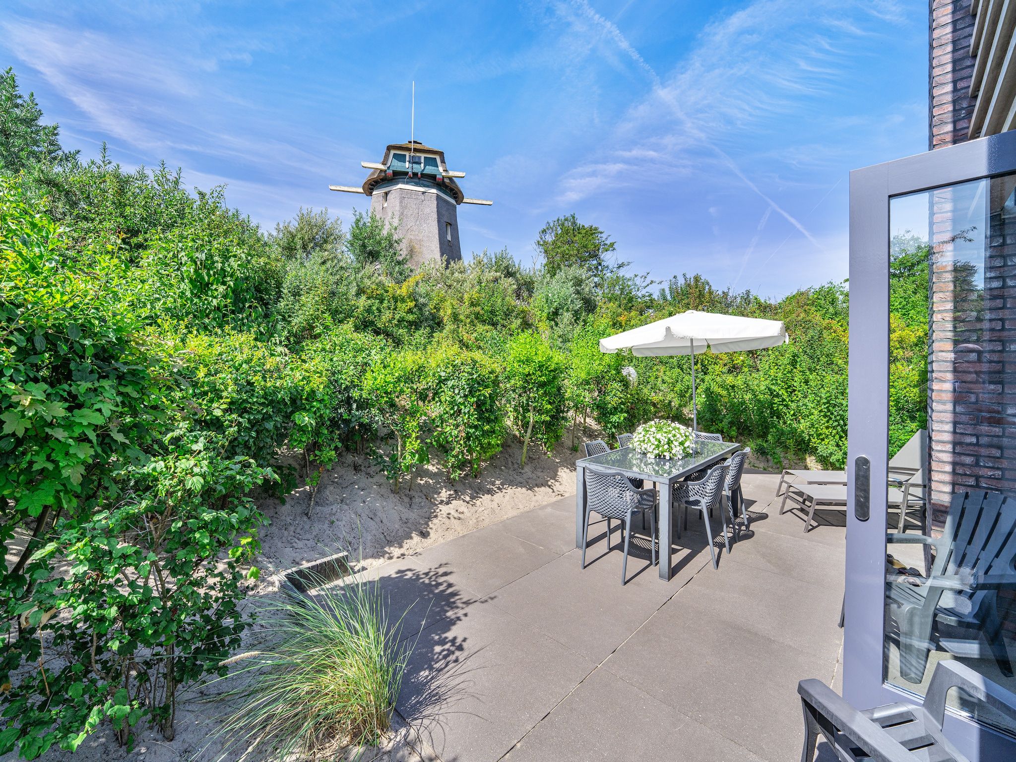 Het terras van Casa Anti Stressa in Egmond aan den Hoef