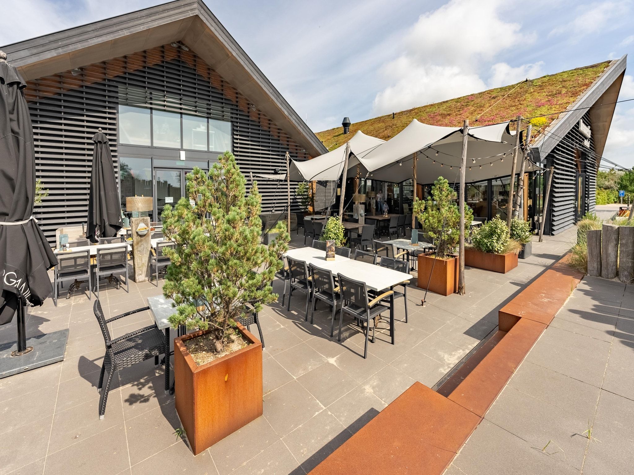 Parkfaciliteiten bij Sea Lodges Ameland 1 in Hollum