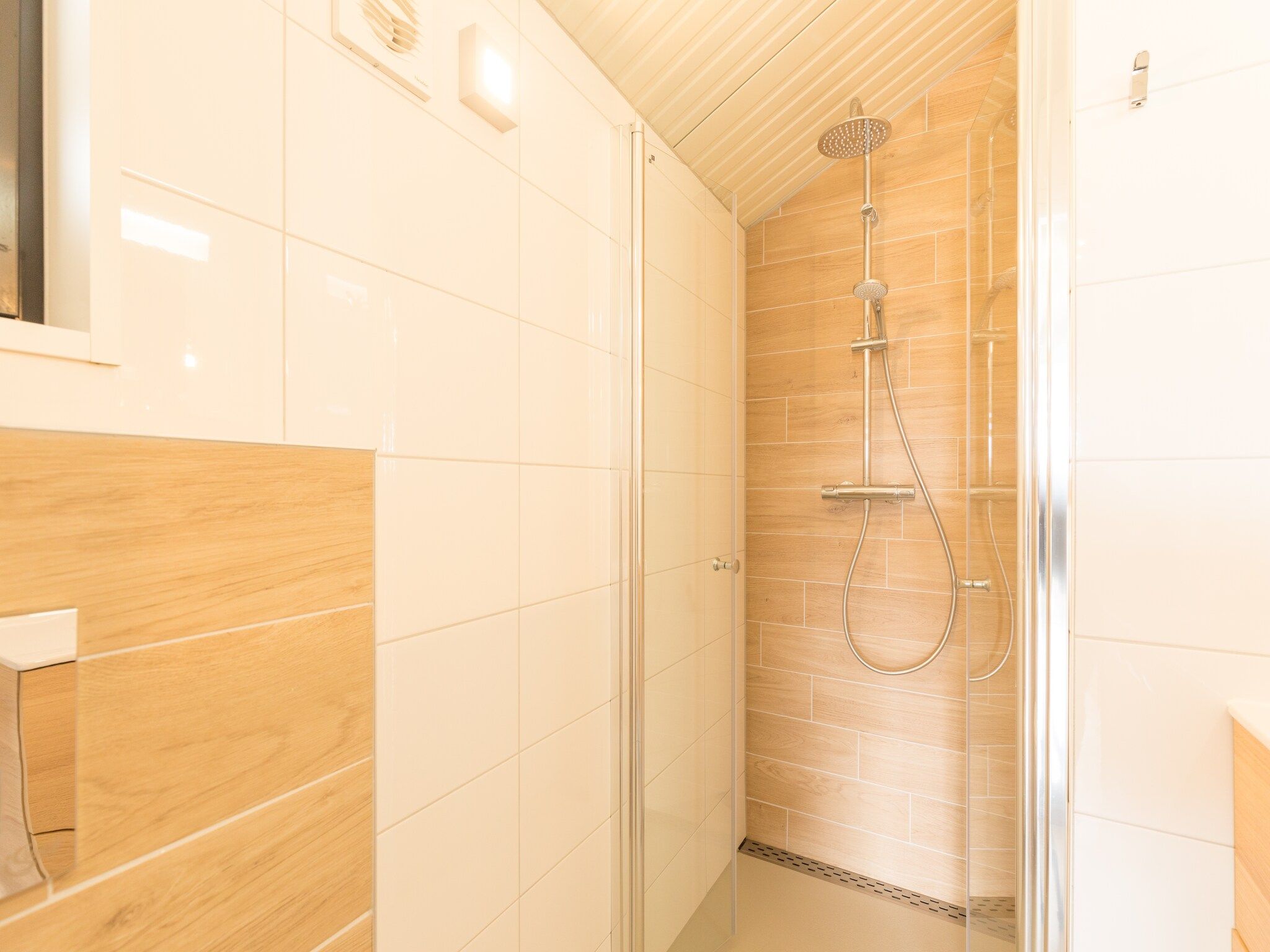 De badkamer van Sea Lodges Ameland 1 in Hollum