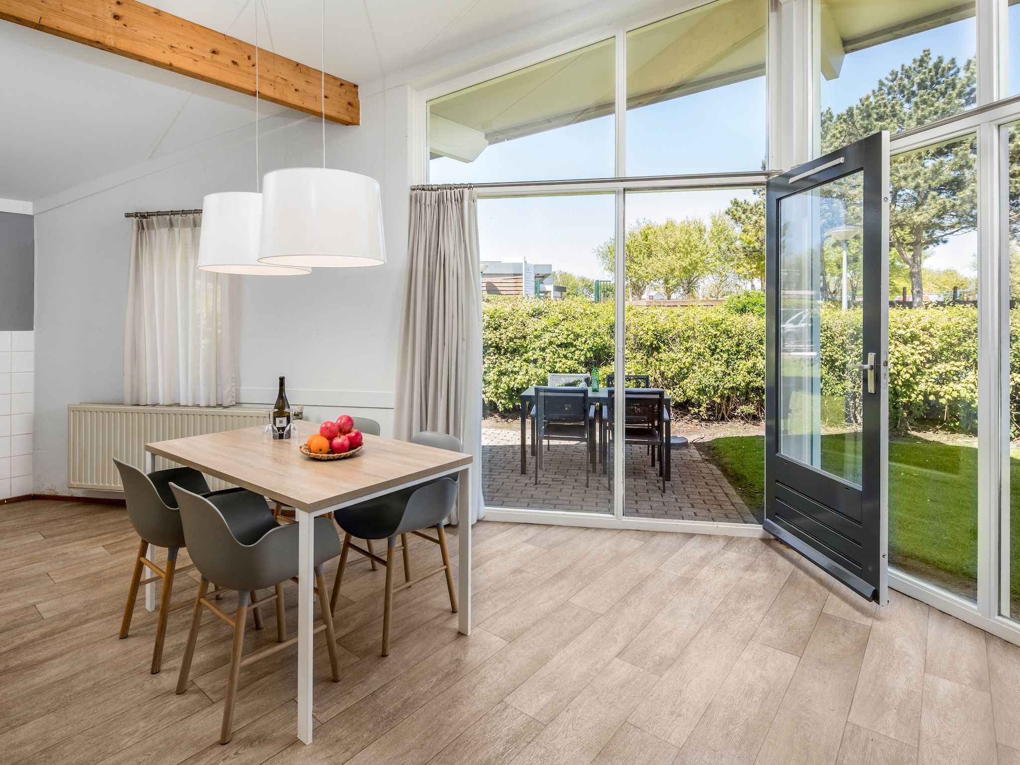 De eetkamer van Vakantiepark Hof Domburg 12 in Domburg