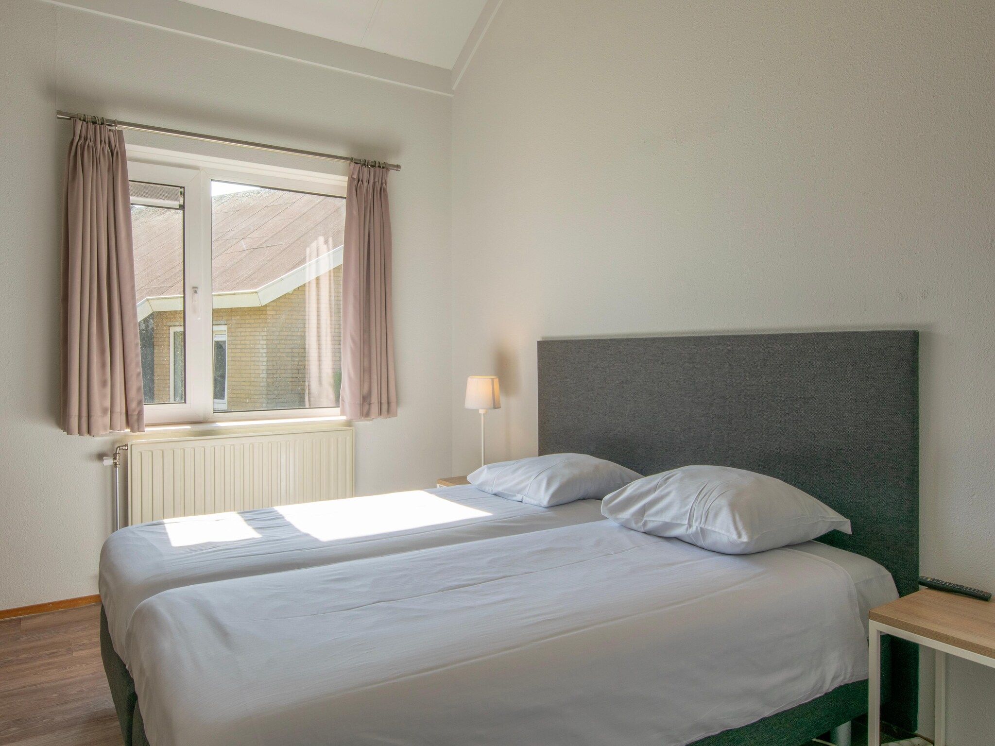 Een slaapkamer van Vakantiepark Hof Domburg 10 in Domburg