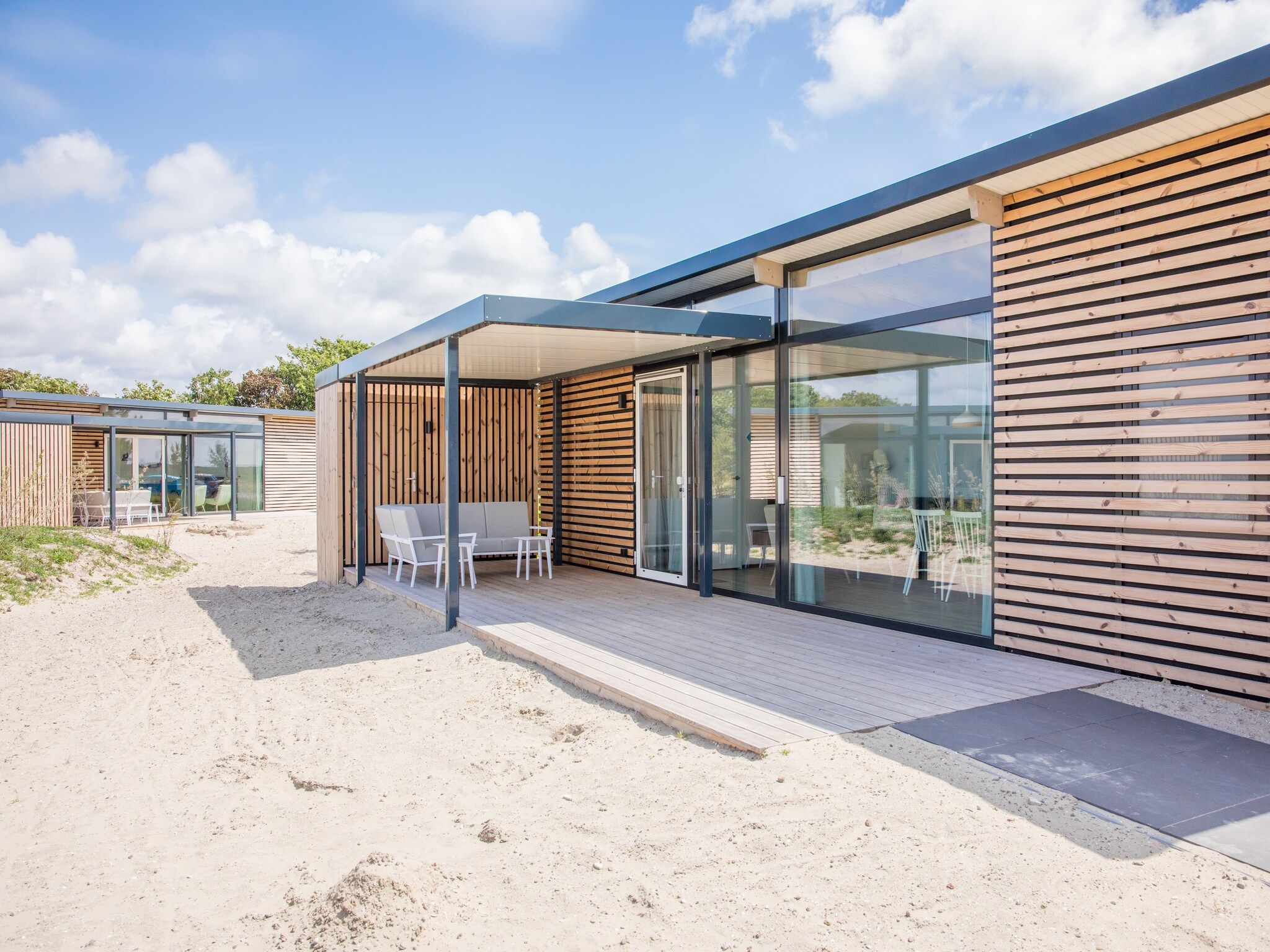 De buitenkant van Sea Lodges Ameland 4 in Hollum