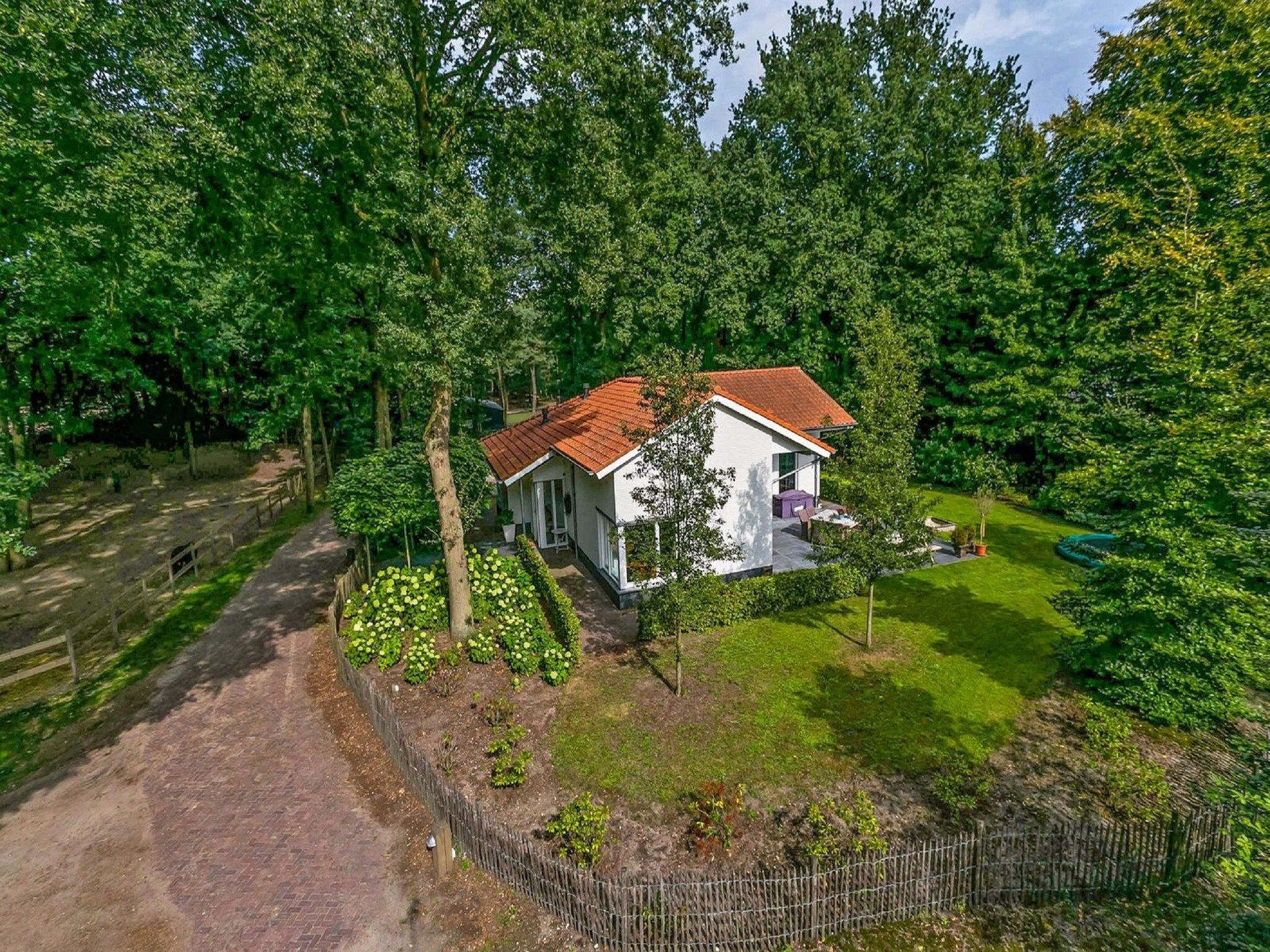 De buitenkant van Vakantiepark Sandberghe 7 in Uden