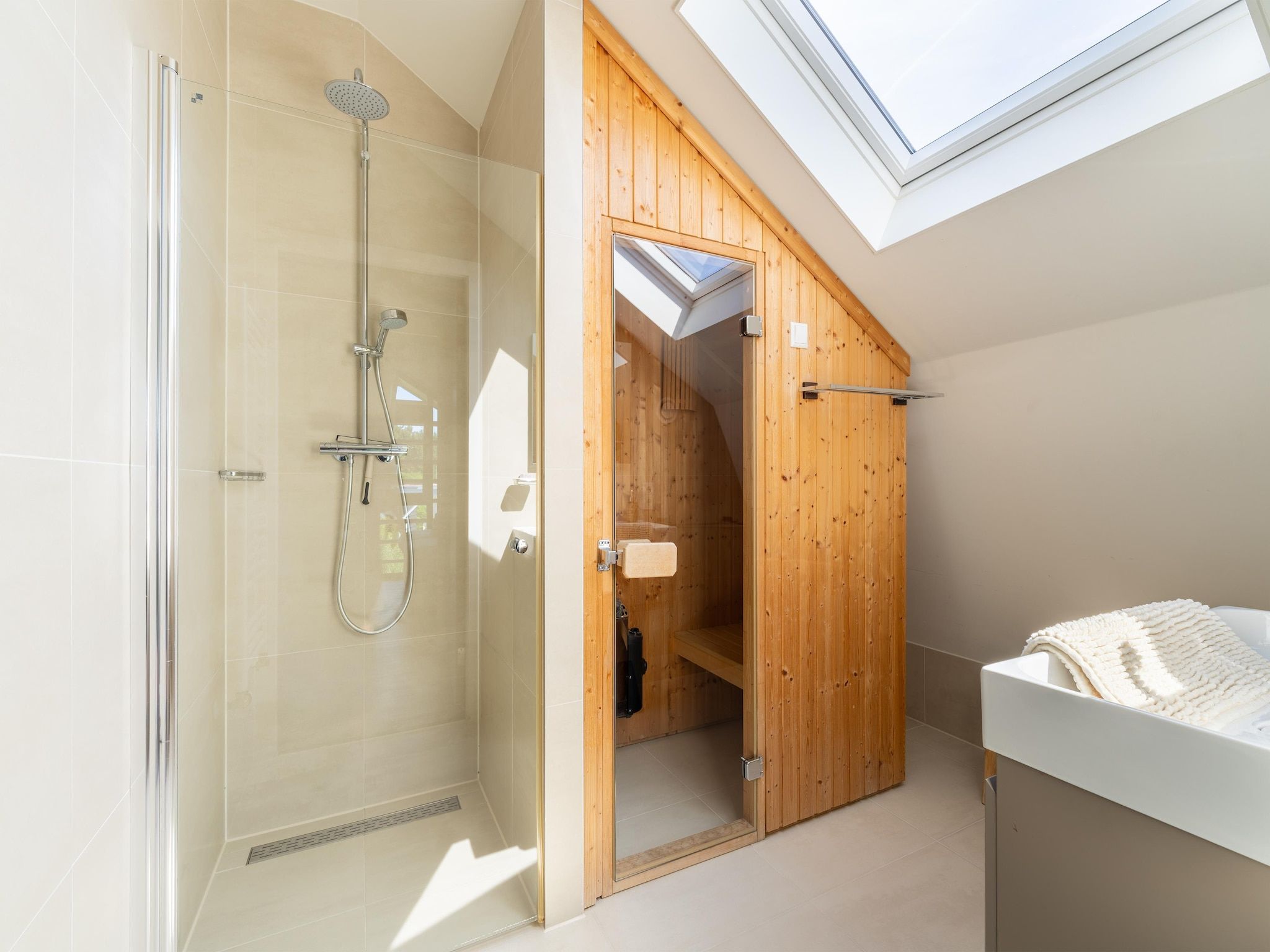 De badkamer van Waterland in Egmond aan den Hoef