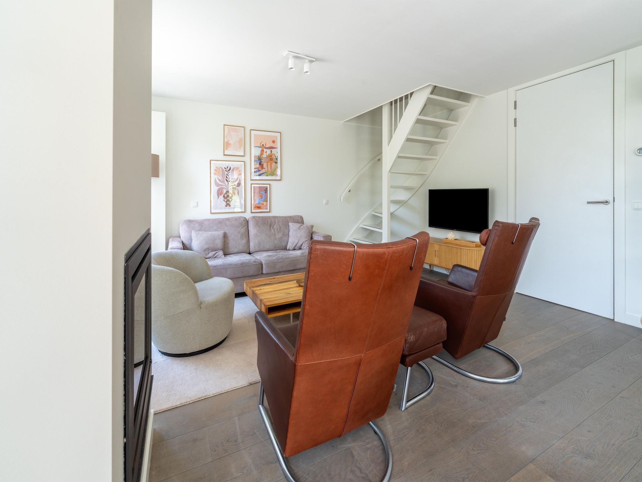 De woonkamer van Onder de molen in Egmond aan den Hoef