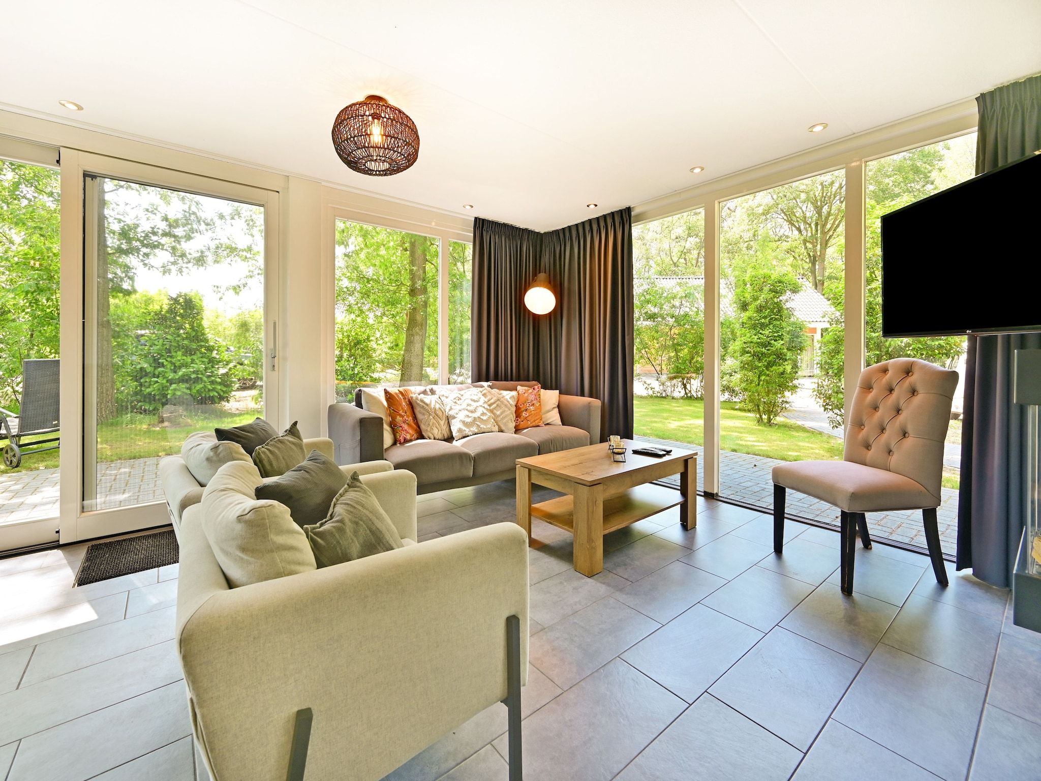 Zijzicht in Reutum-Weerselo - Foto 2 van 39