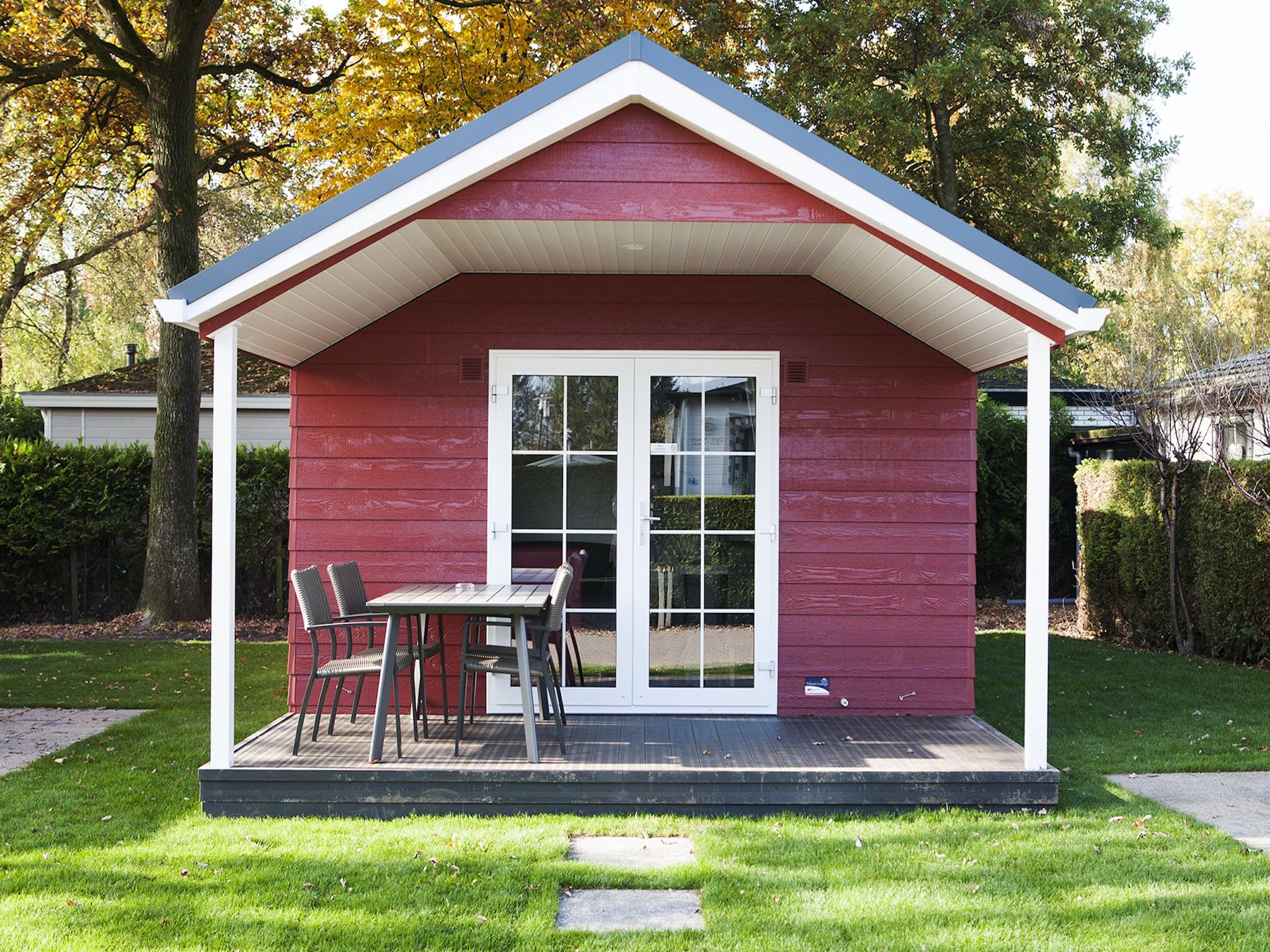 Het terras van Recreatiepark de Boshoek 9 in Voorthuizen