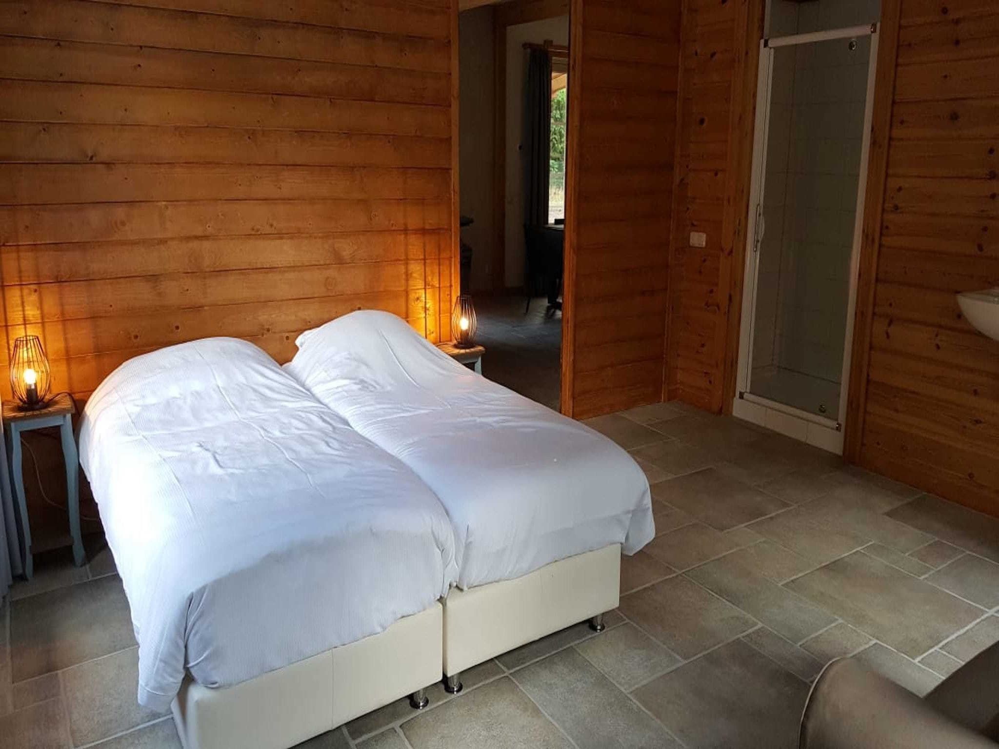 Een slaapkamer van Vakantiepark De Rimboe & De Woeste Hoogte 1 in Hoenderloo