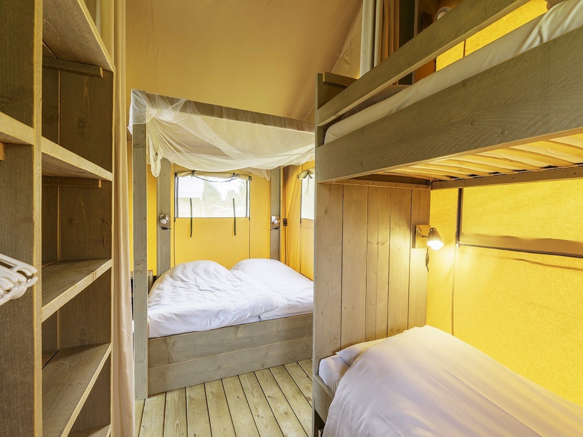 Een slaapkamer van Recreatiepark de Boshoek 2 in Voorthuizen