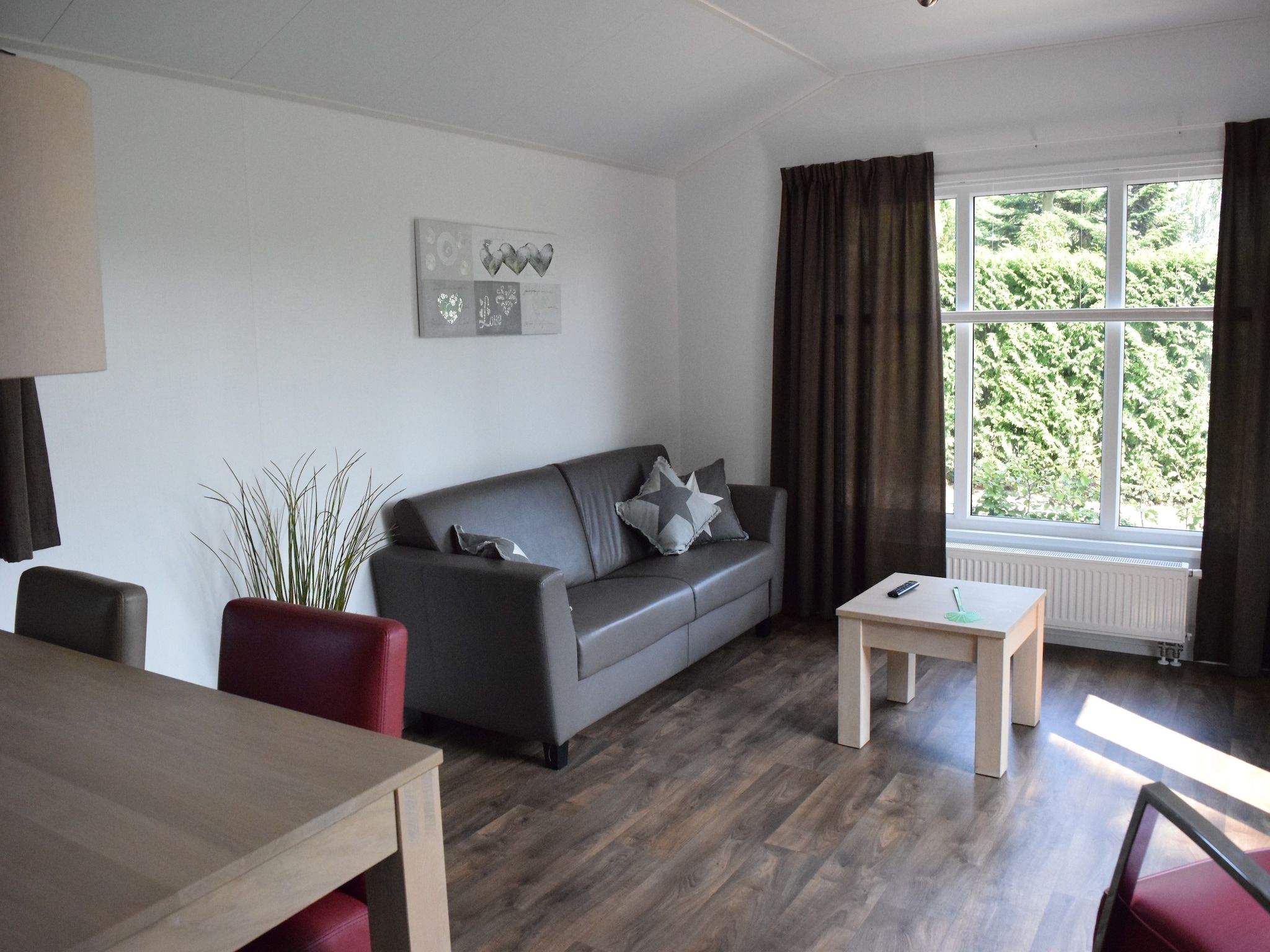 De woonkamer van Recreatiepark de Boshoek 5 in Voorthuizen