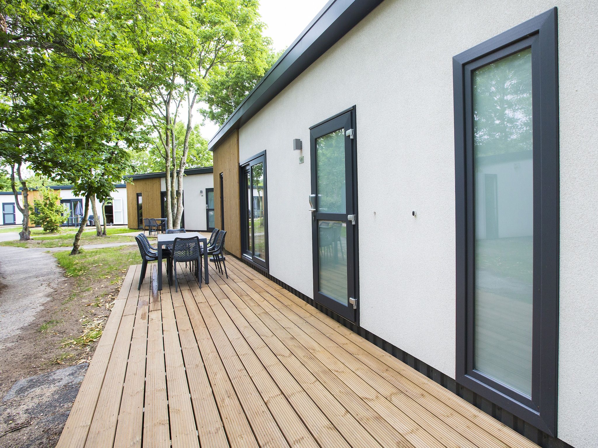 Het terras van Vakantiepark Kijkduin 1 in Den Haag