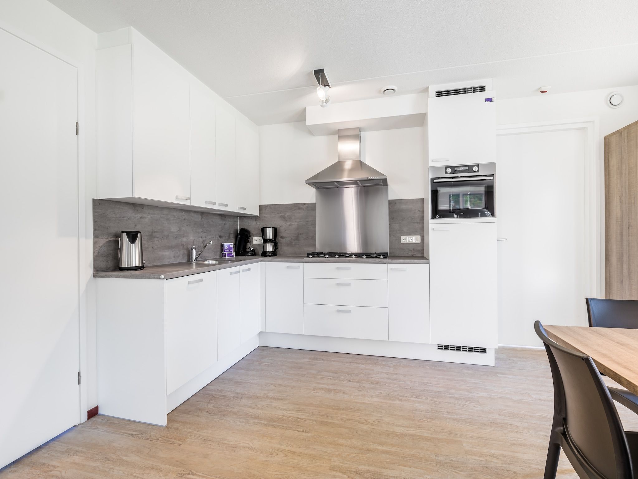 De keuken van Vakantiepark Weerterbergen 6 in Weert