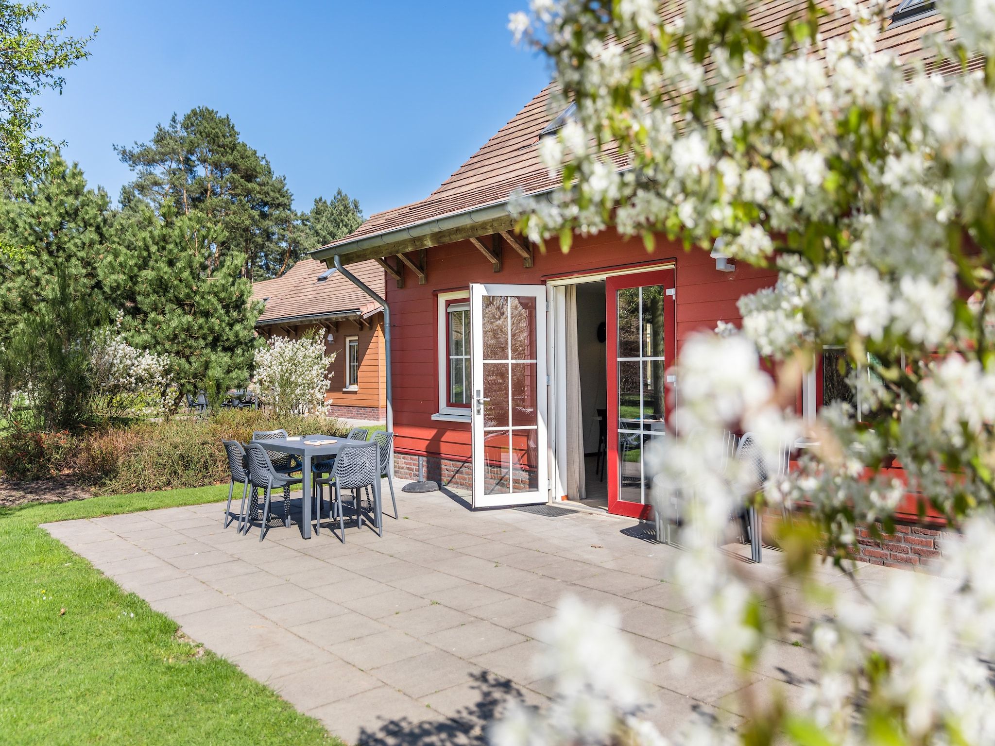 De buitenkant van Vakantiepark Weerterbergen 6 in Weert