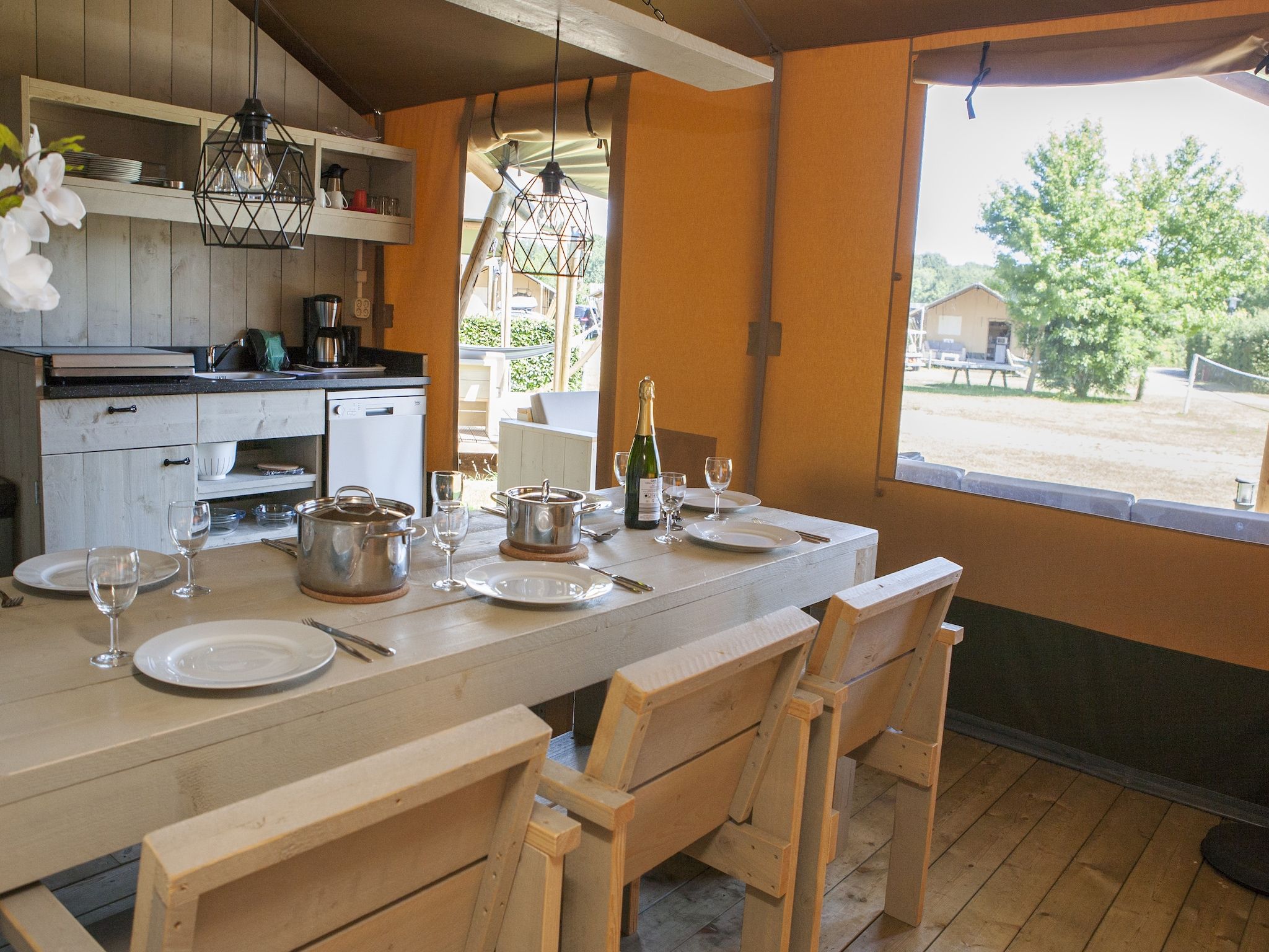 De keuken van Recreatiepark de Boshoek 19 in Voorthuizen