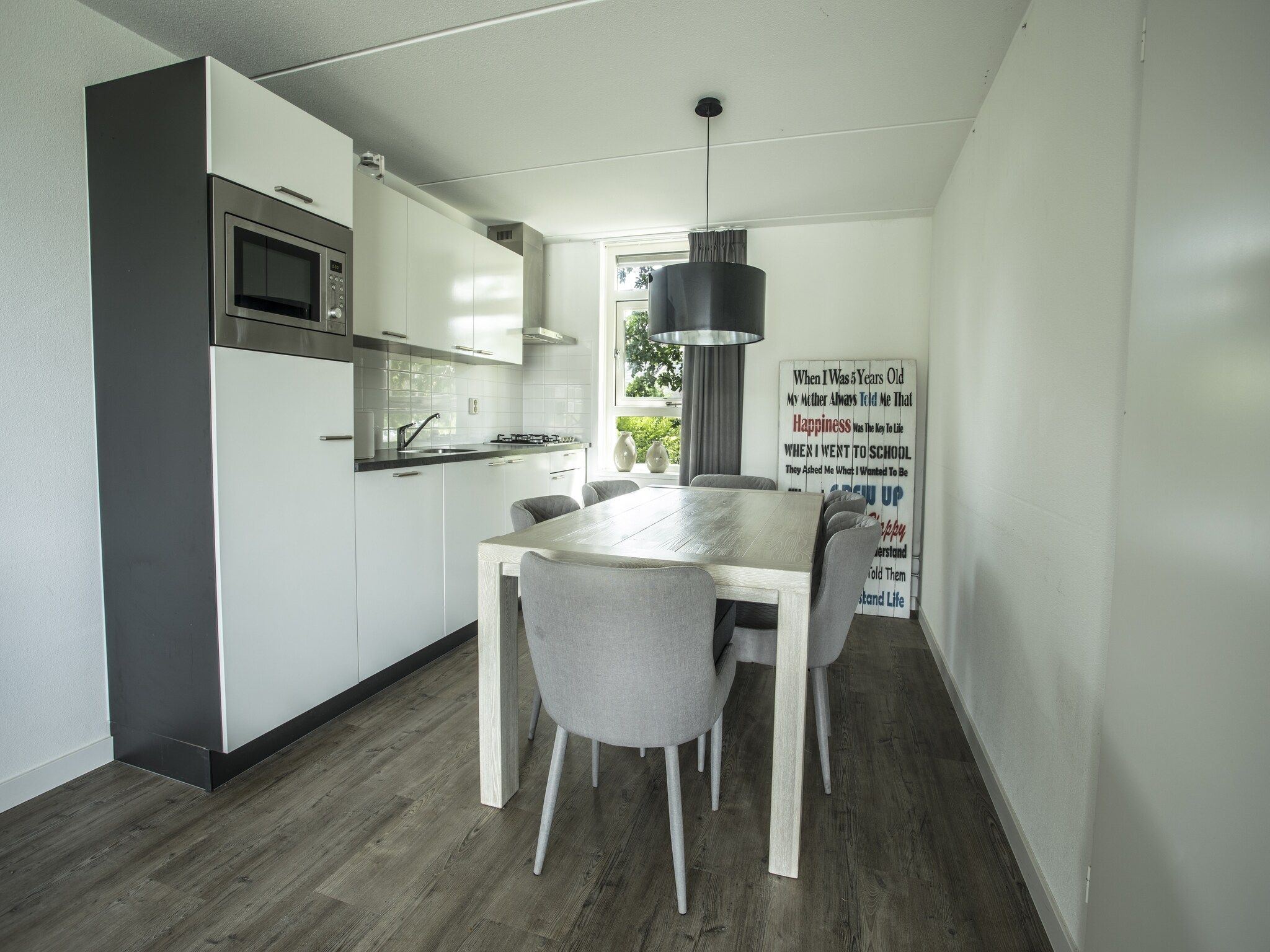 De eetkamer van Dijkhuis 6 in Medemblik