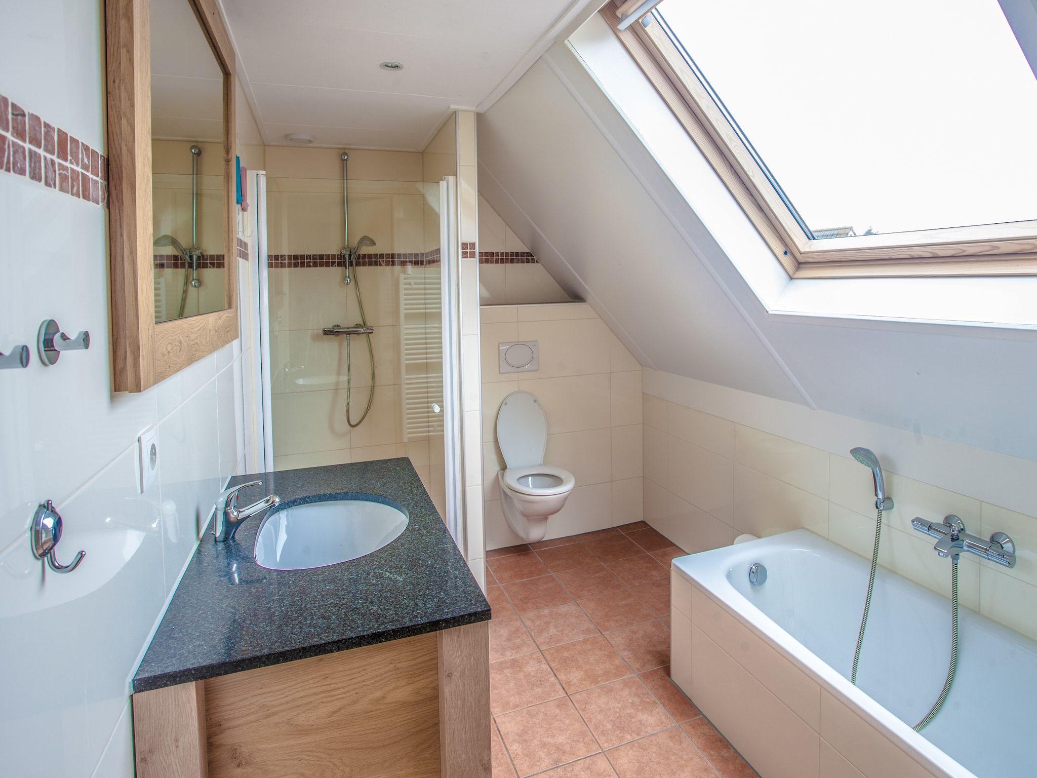 De badkamer van Vlietstroom 6 in Medemblik