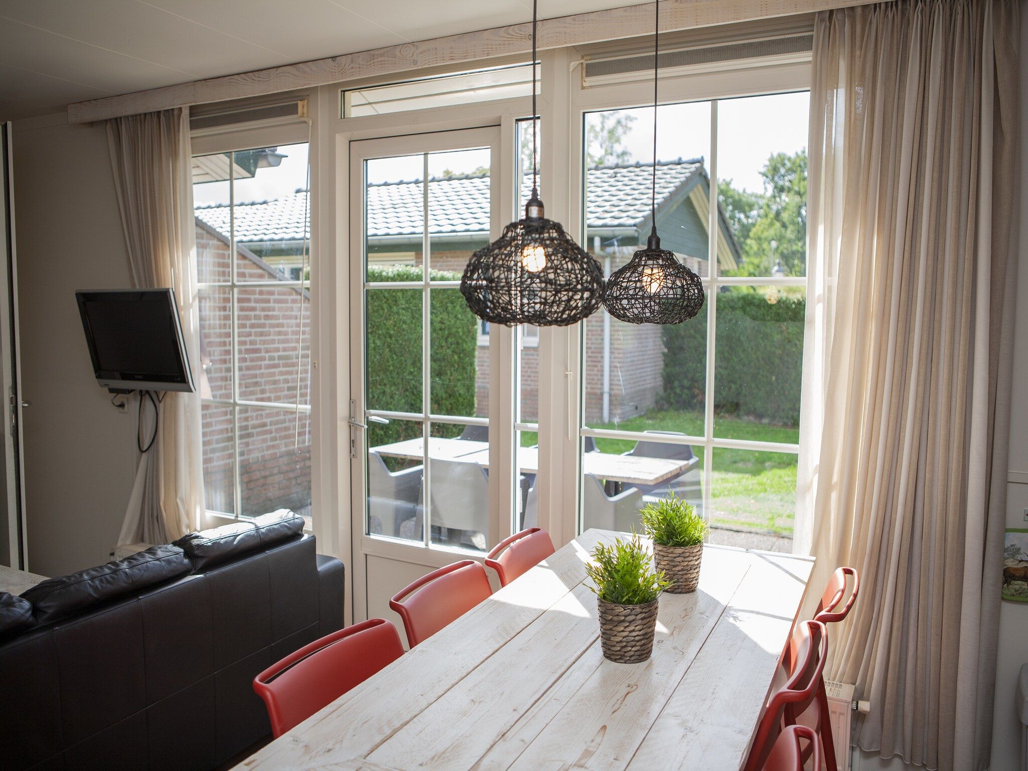 De woonkamer van Recreatiepark de Boshoek 13 in Voorthuizen