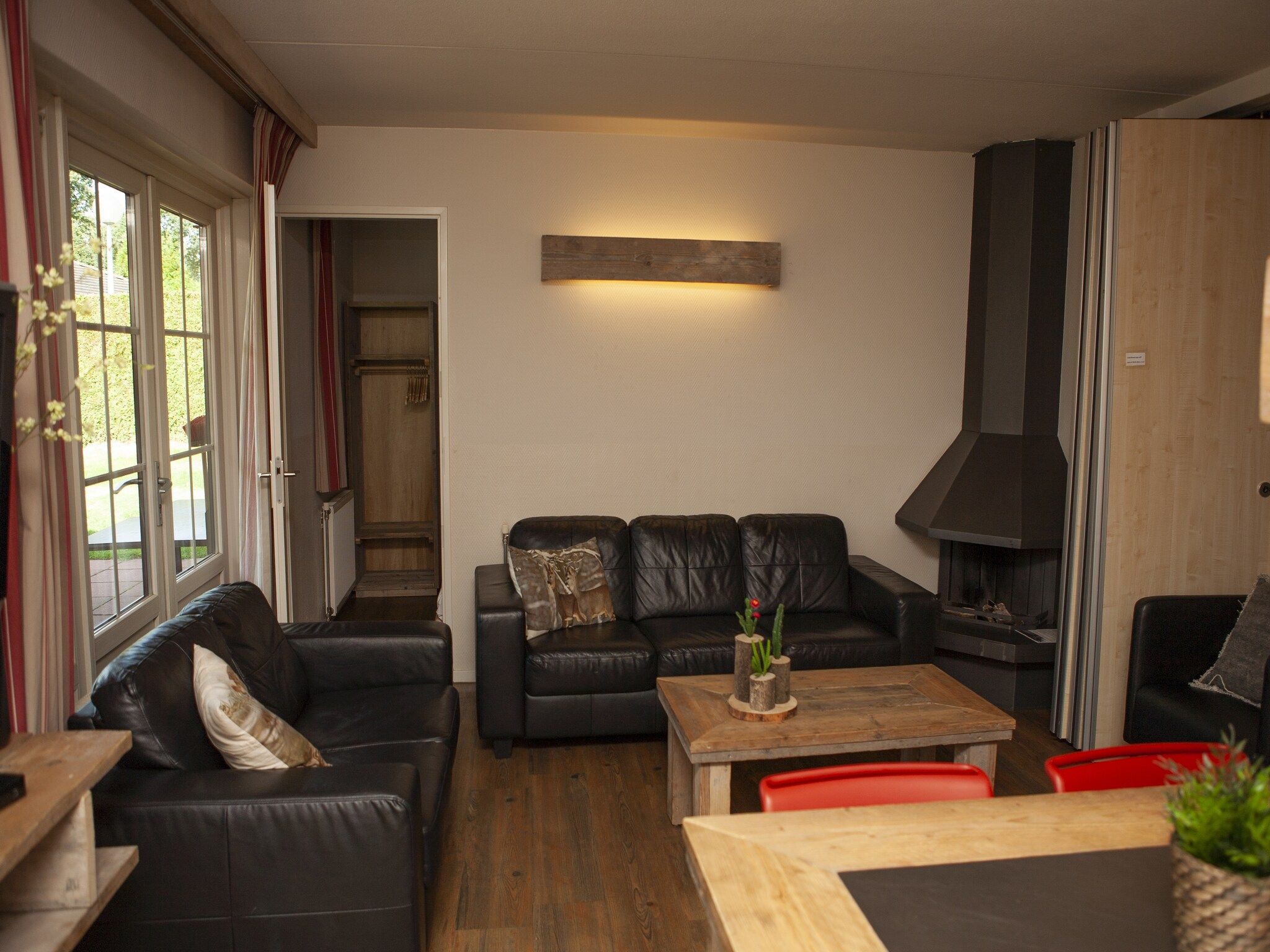 De woonkamer van Recreatiepark de Boshoek 15 in Voorthuizen