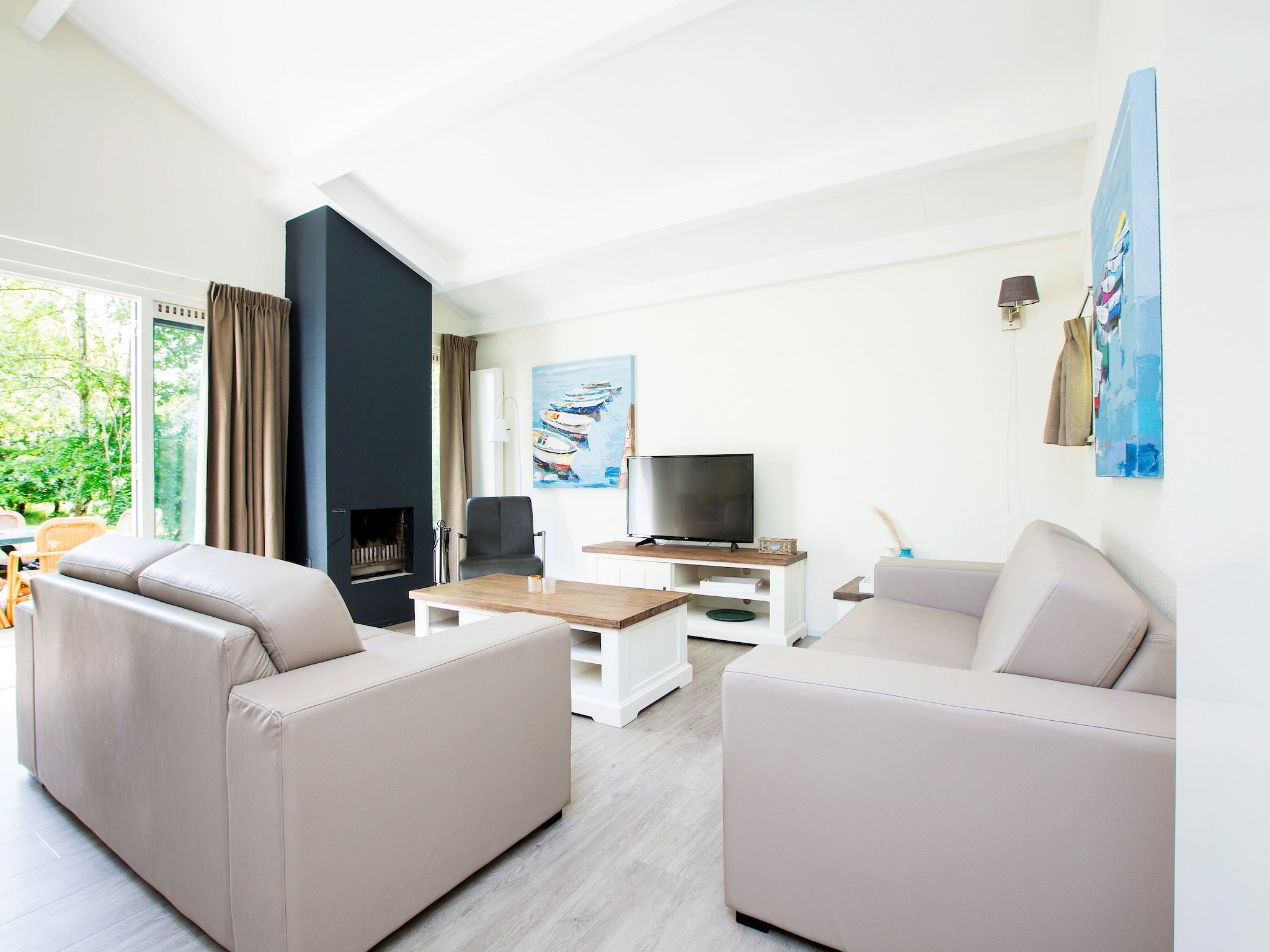 De woonkamer van Vakantiepark Kijkduin 8 in Den Haag