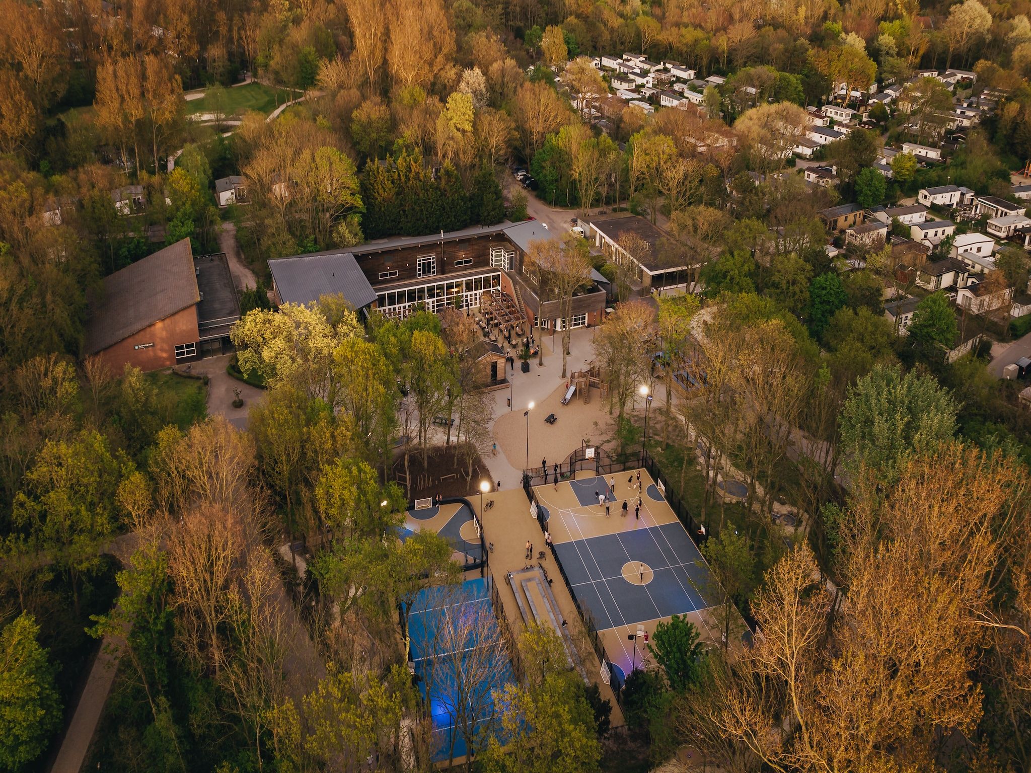 Parkfaciliteiten bij Vakantiepark Kijkduin 8 in Den Haag
