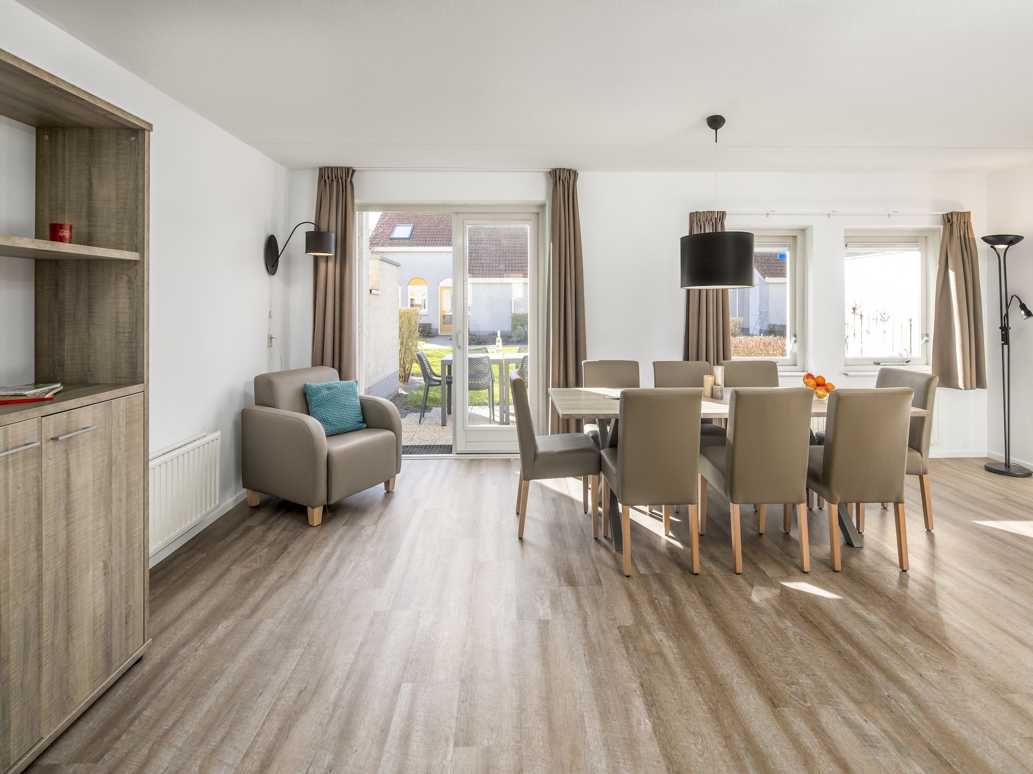 De eetkamer van Vakantiepark de Soeten Haert 14 in Renesse