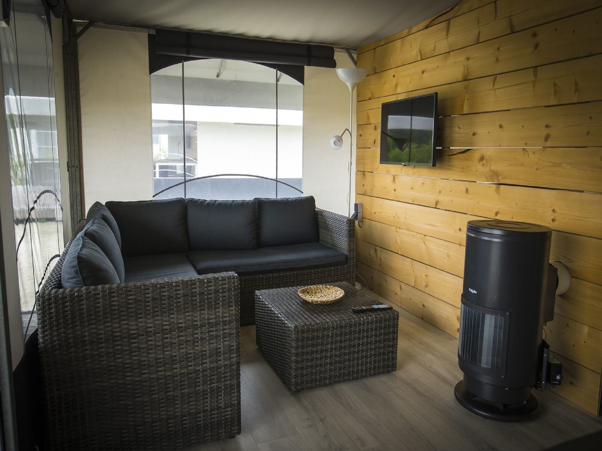 De woonkamer van Recreatiepark Duinhoeve 7 in Udenhout