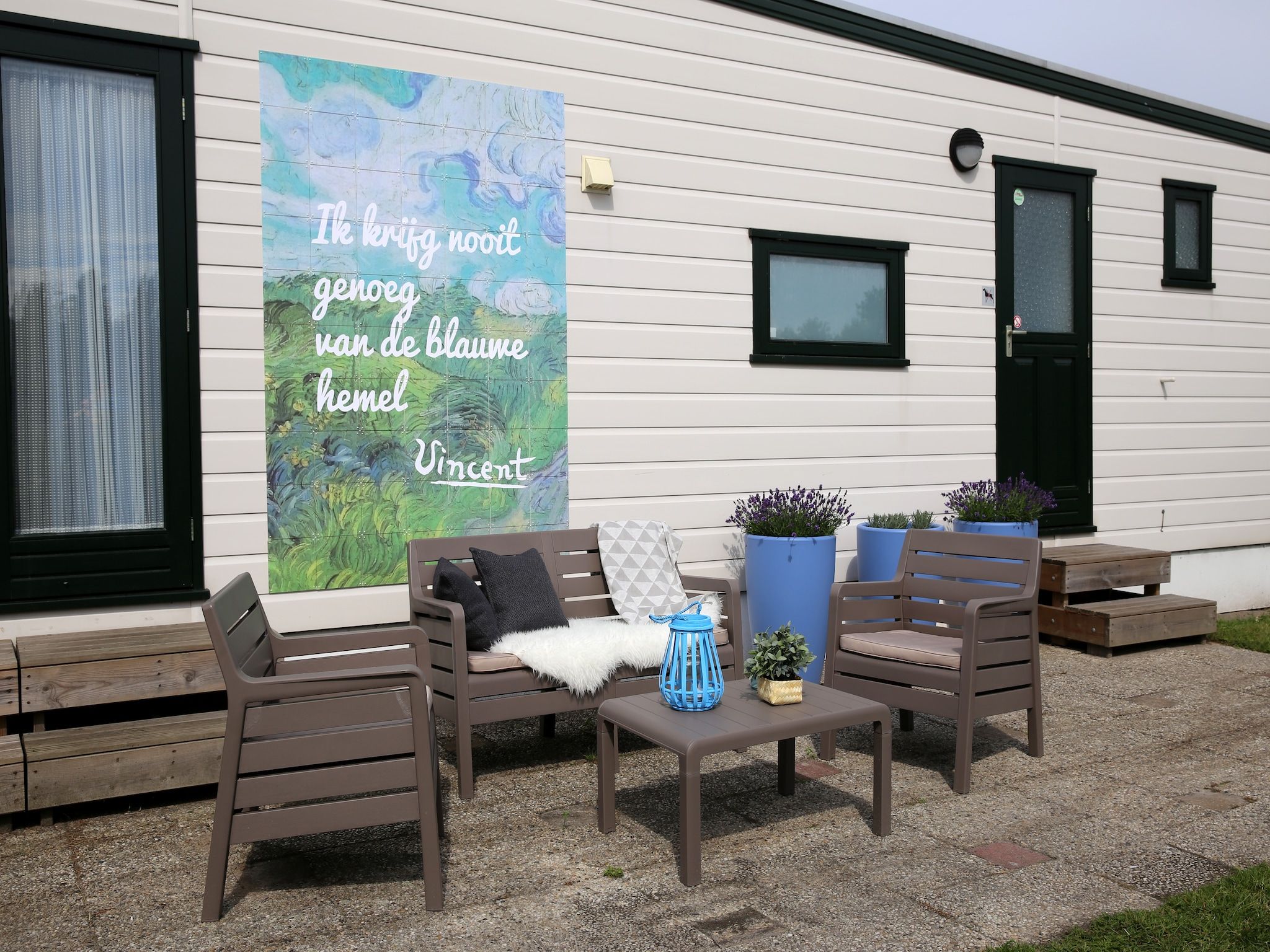 Het terras van Recreatiepark Duinhoeve 6 in Udenhout