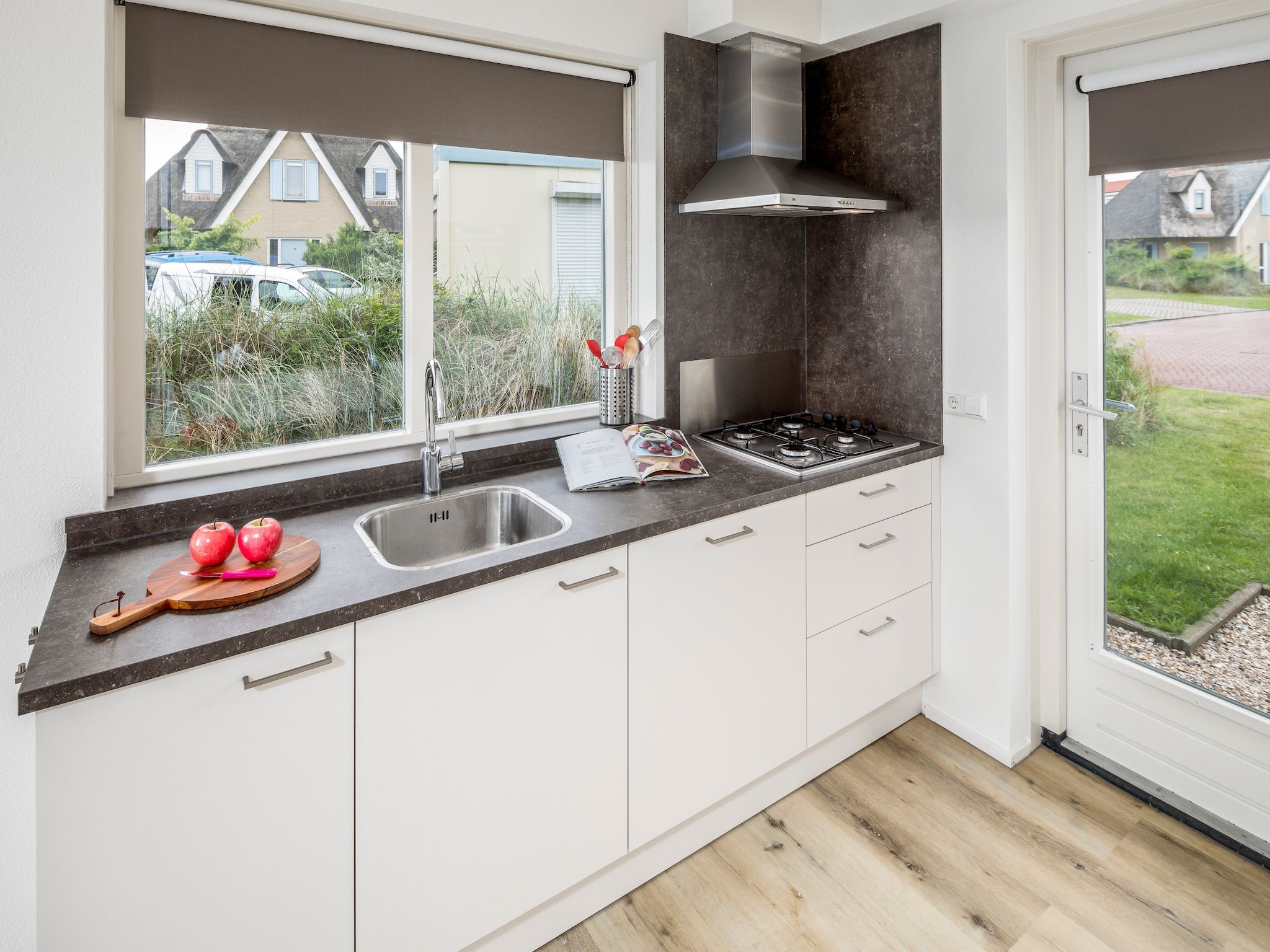 De keuken van Vakantiepark Duynzicht 1 in Julianadorp