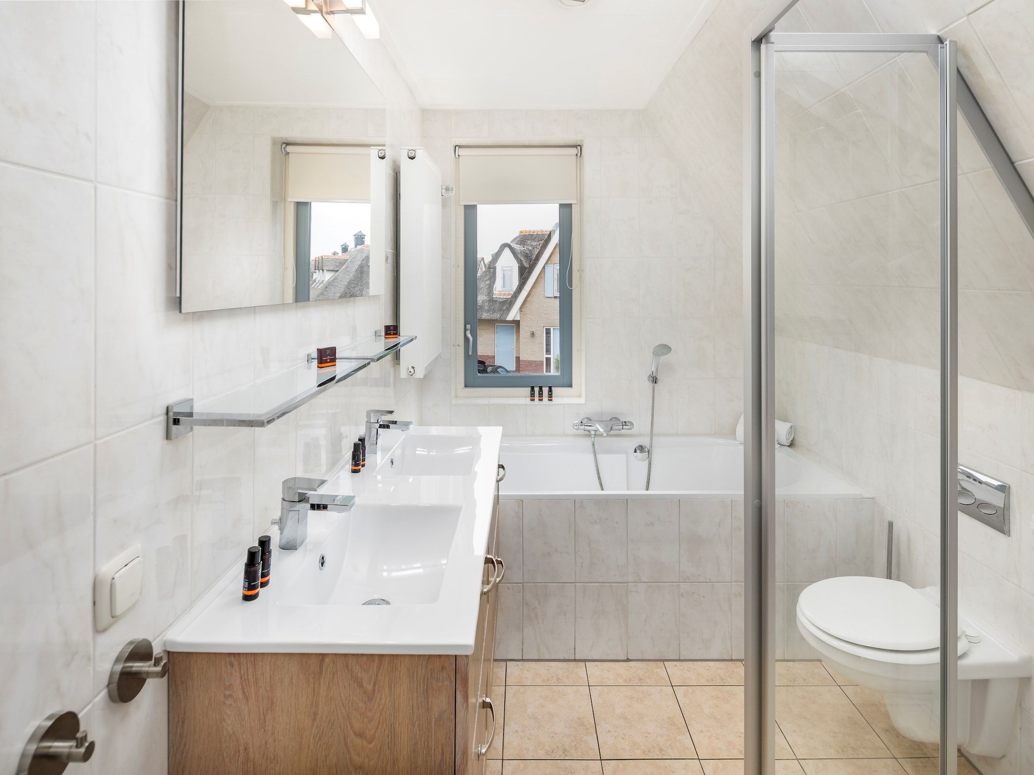 De badkamer van Vakantiepark Duynzicht 1 in Julianadorp