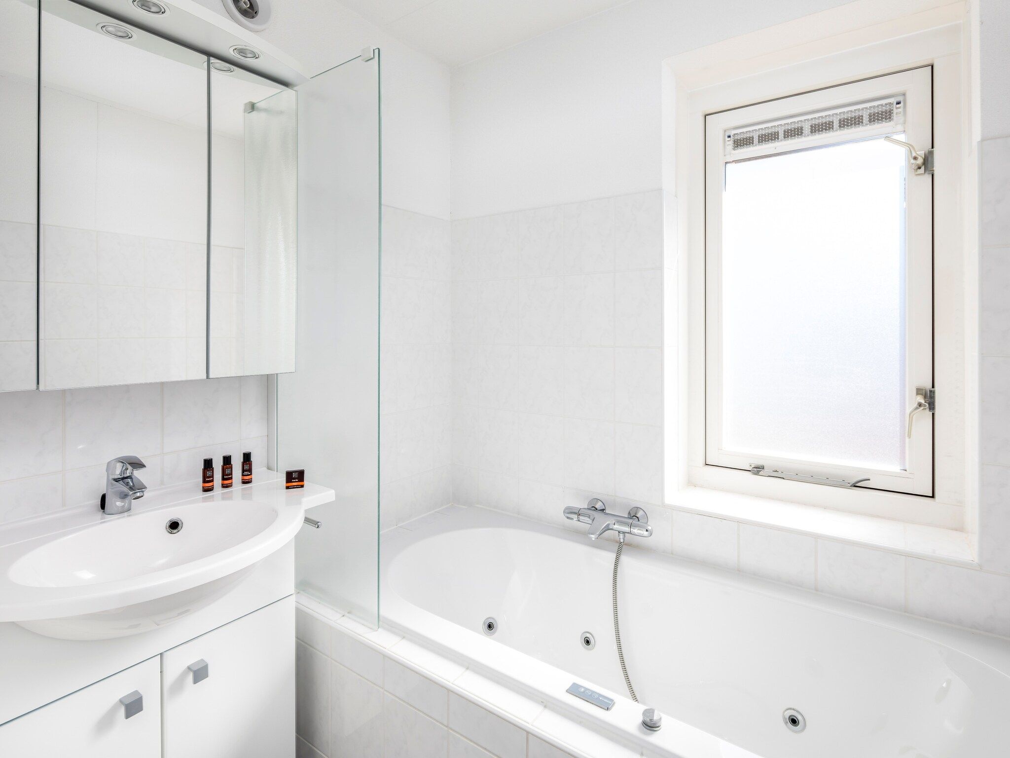 De badkamer van Aquadelta 30 in Bruinisse