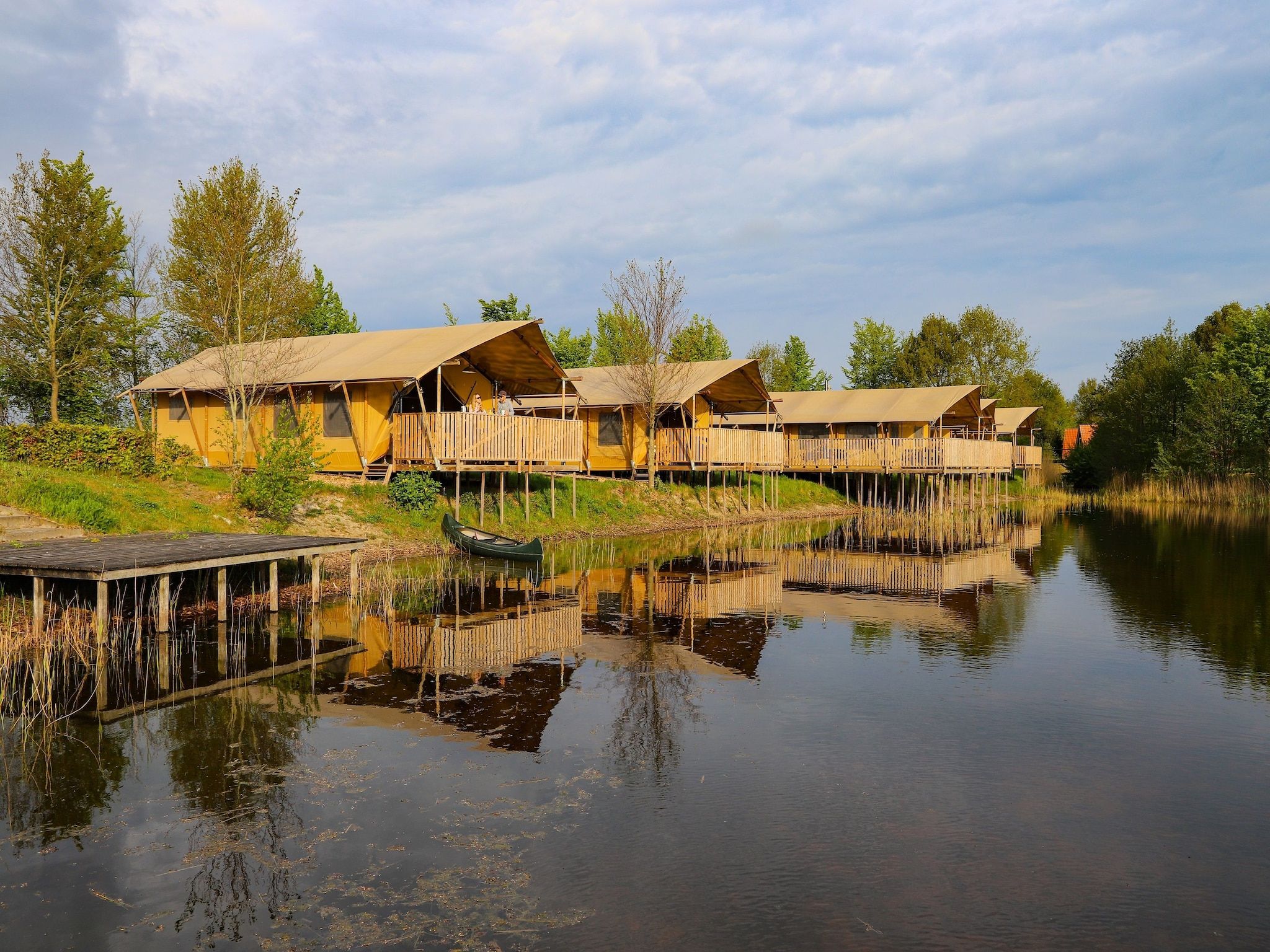 De buitenkant van Vakantiepark Eigen Wijze 7 in Bant