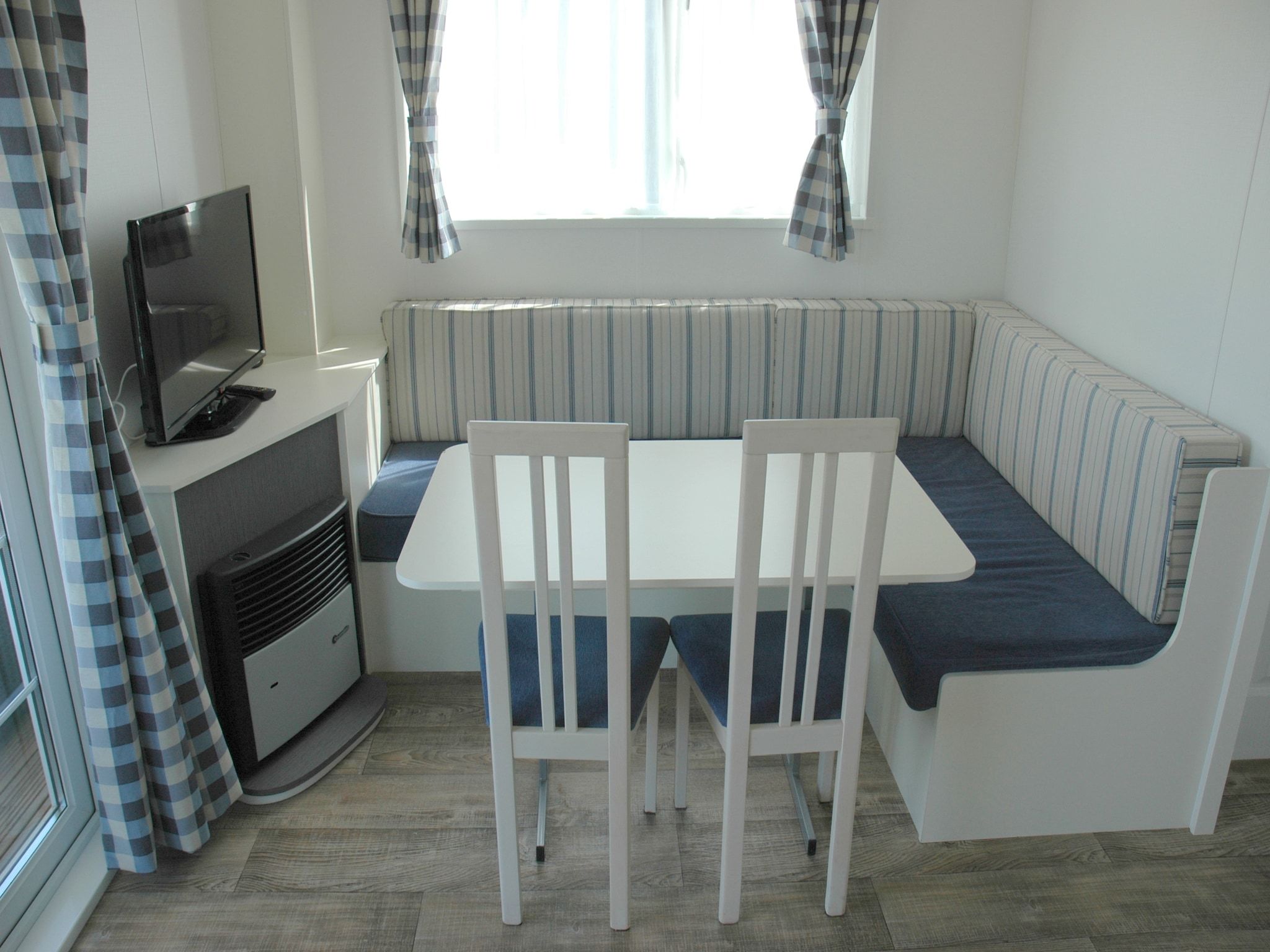 De woonkamer van Recreatiepark Duinhoeve 10 in Udenhout