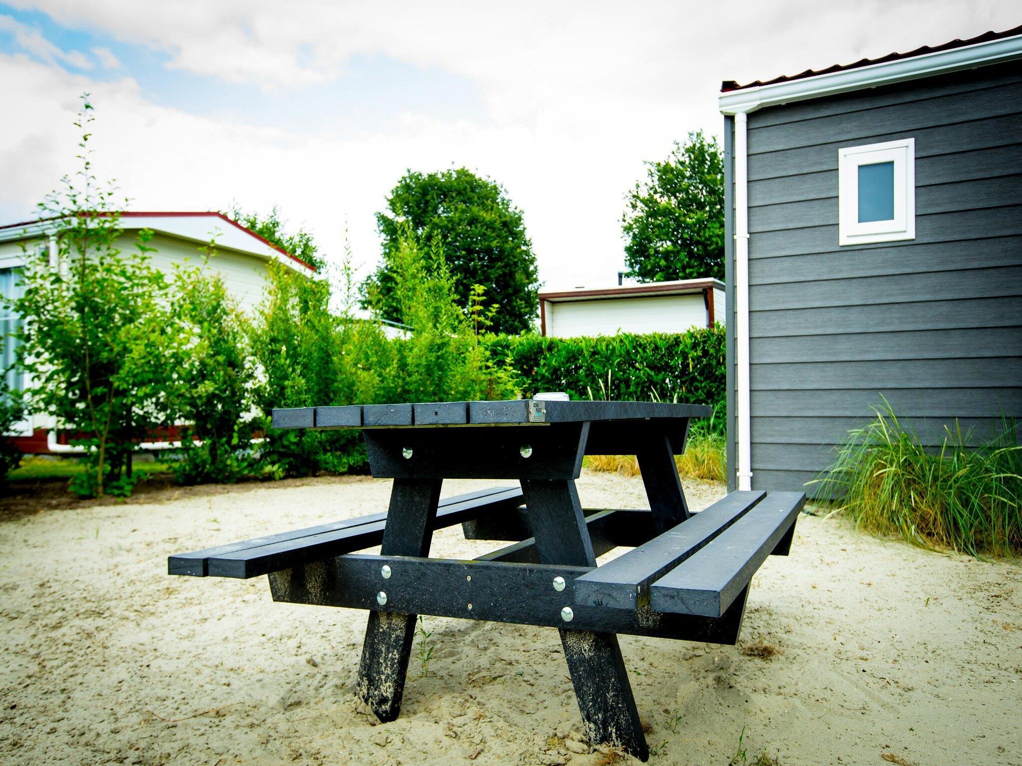 Het terras van Recreatiepark Duinhoeve 14 in Udenhout