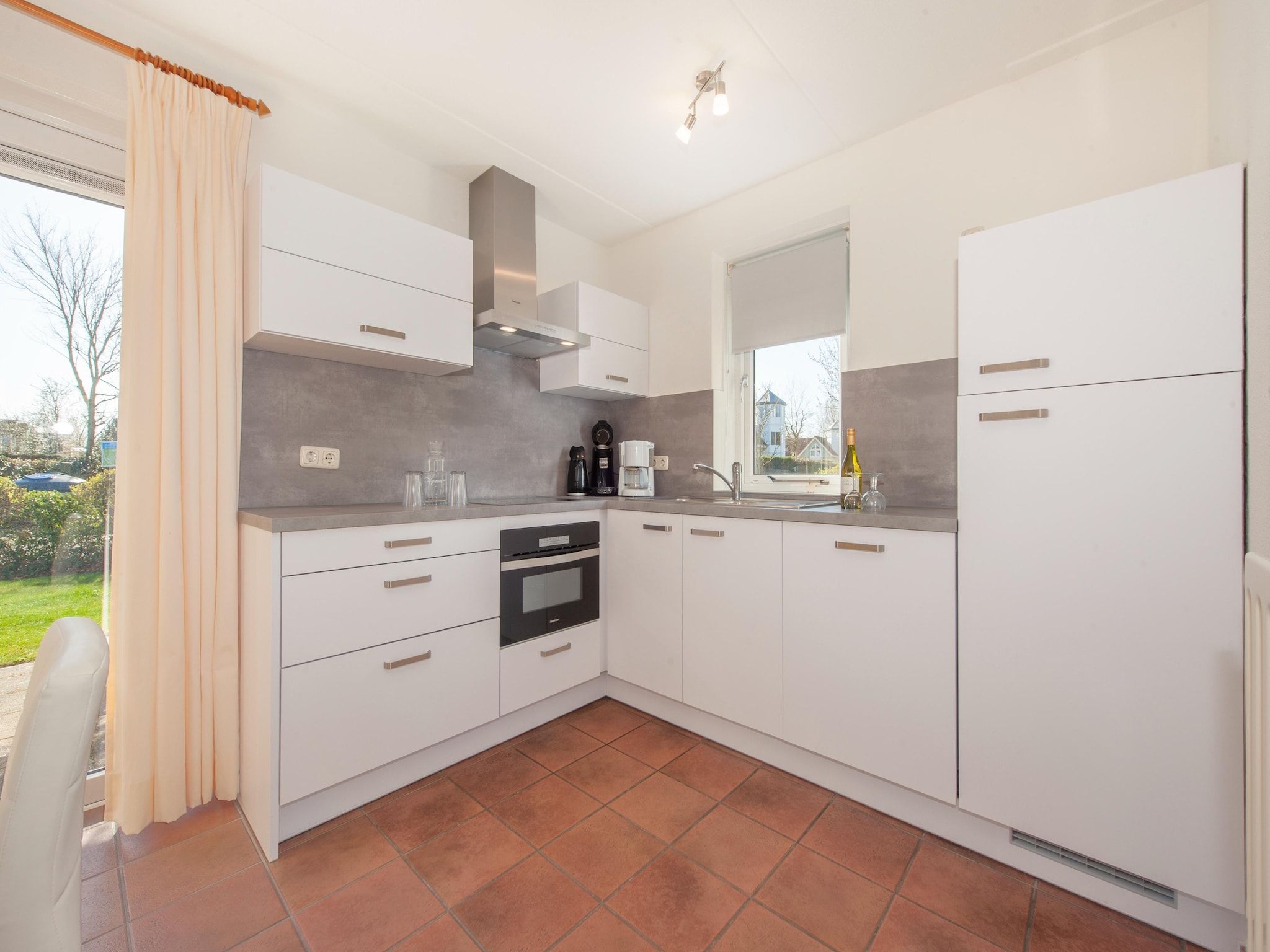 De keuken van Noordzee Résidence De Banjaard 14 in Kamperland