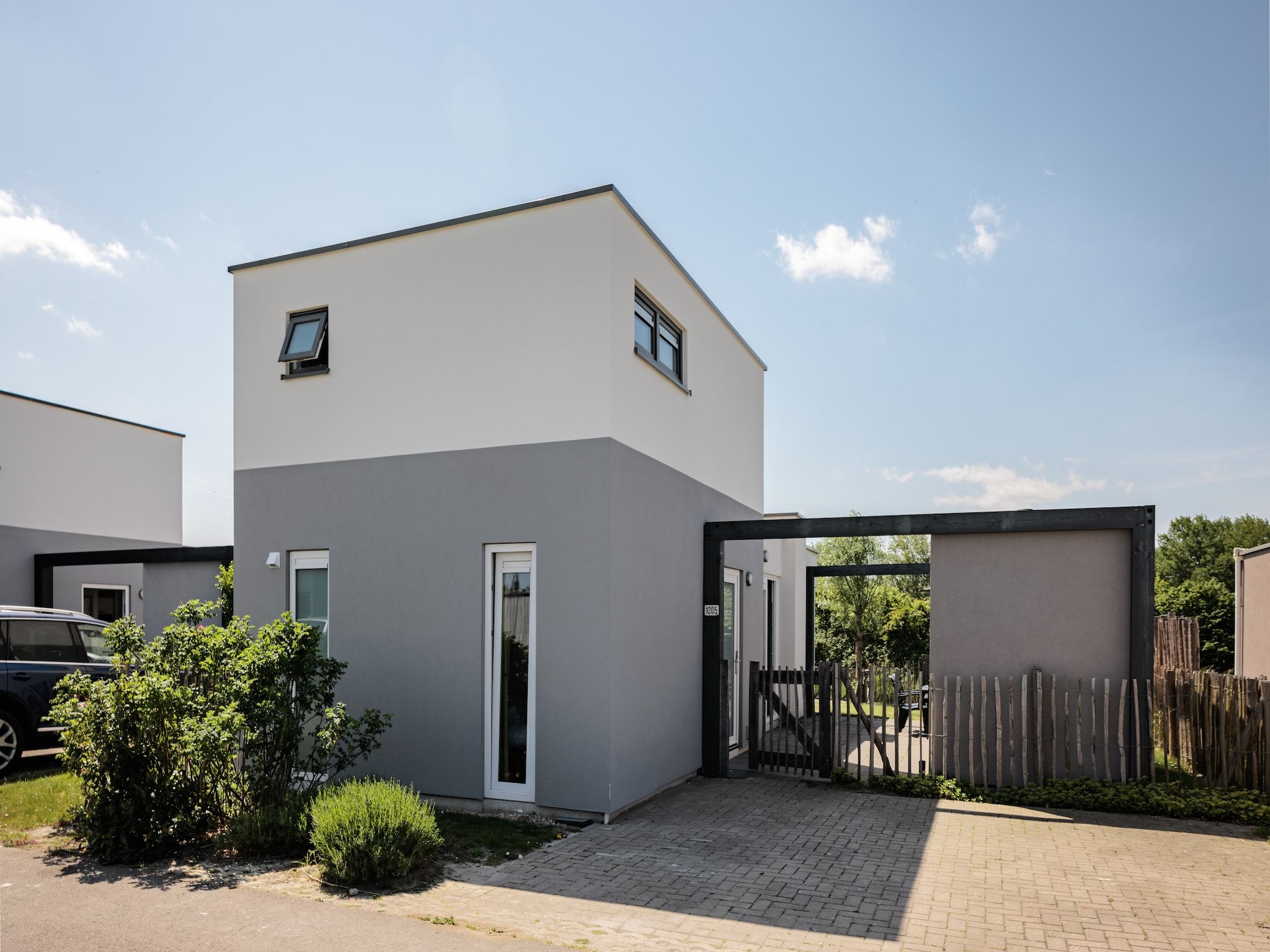 De buitenkant van Vakantiepark Zeebad 5 in Breskens