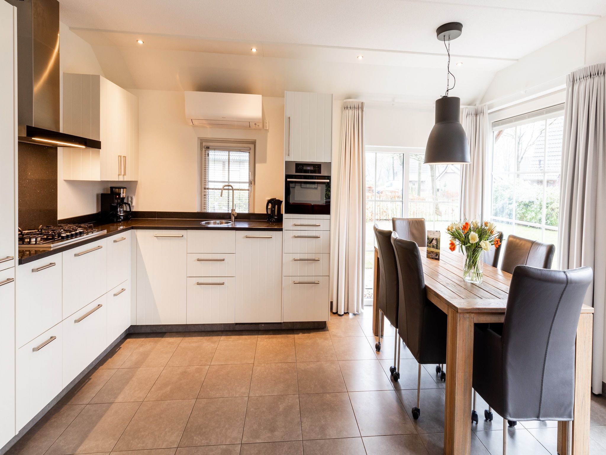 De eetkamer van Hof van Salland 8 in Hellendoorn