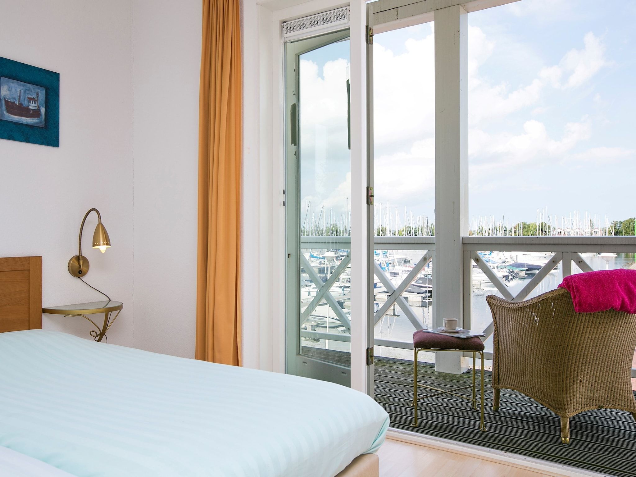 Een slaapkamer van Cape Helius 3 in Hellevoetsluis