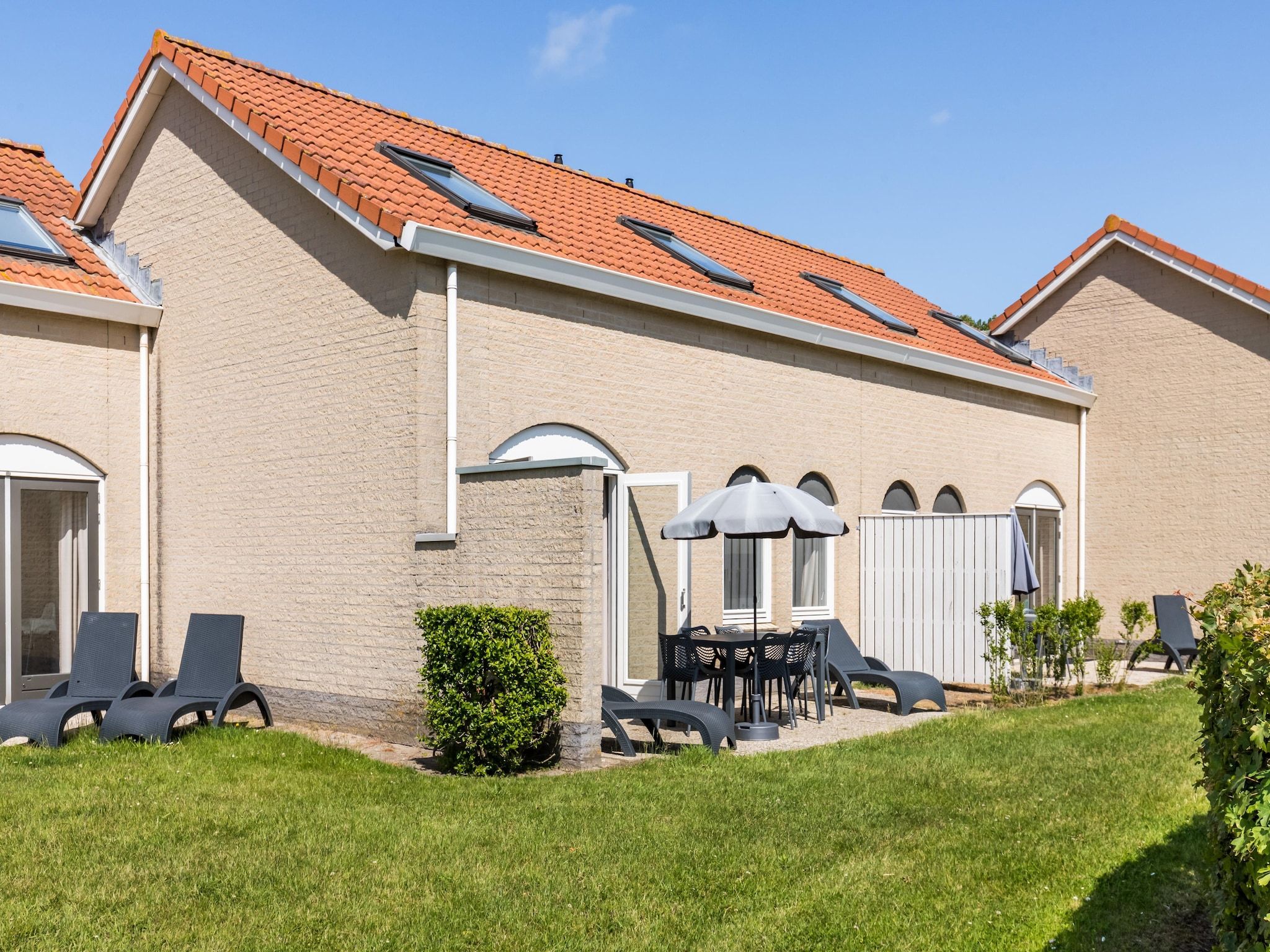 De buitenkant van Vakantiepark de Soeten Haert 18 in Renesse