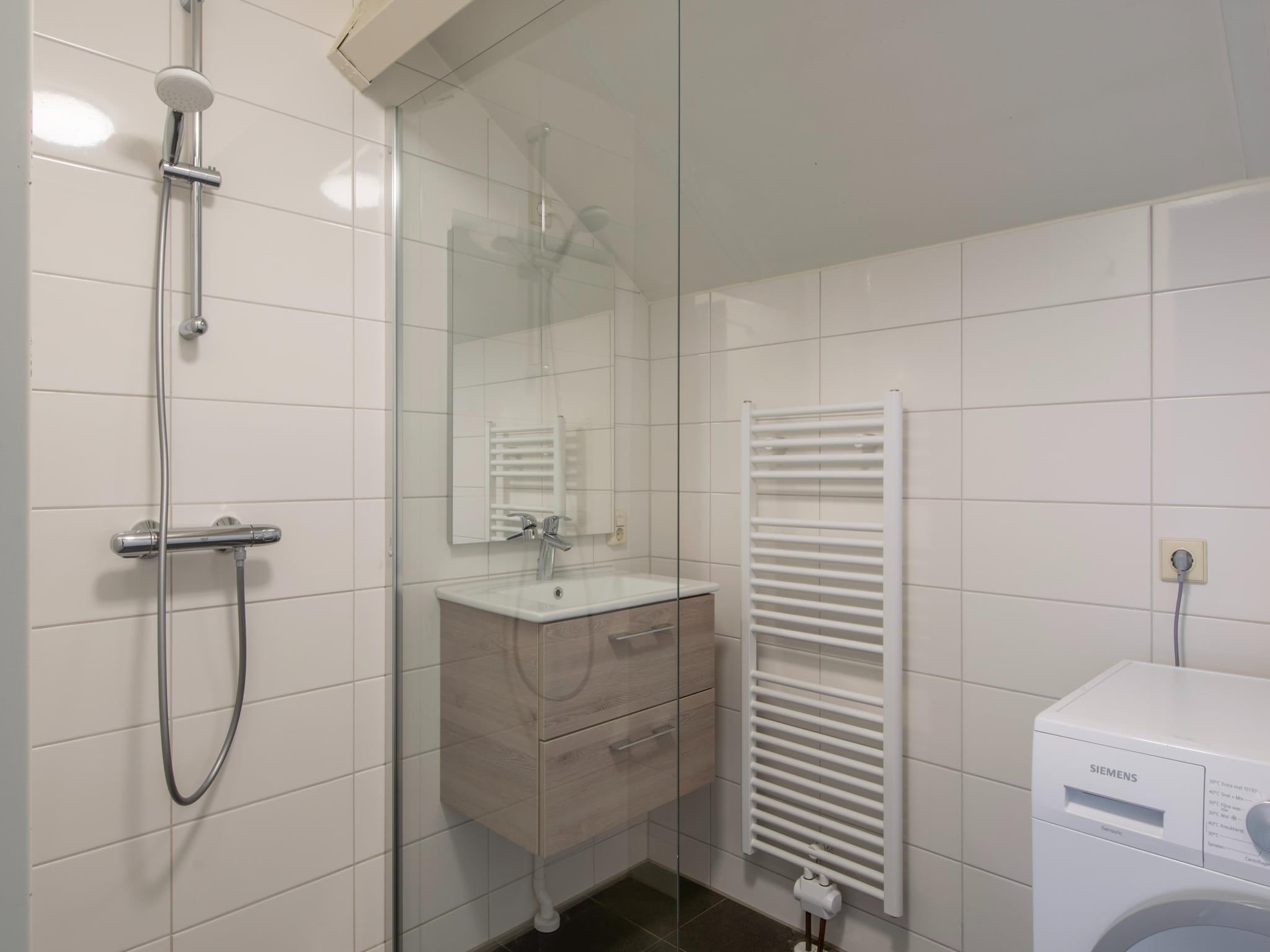 De badkamer van Vakantiepark de Soeten Haert 18 in Renesse