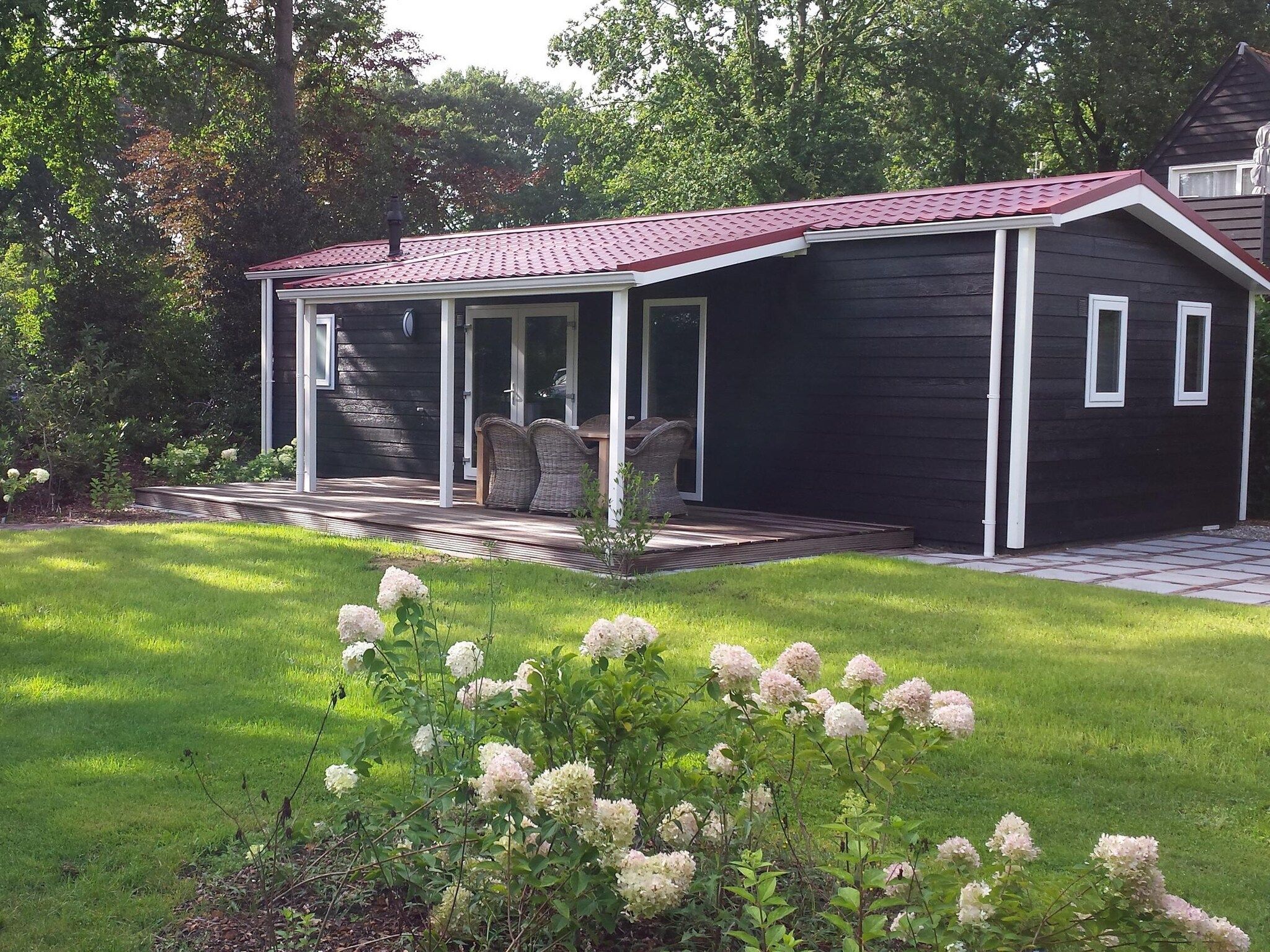 De buitenkant van Vakantiepark de Tabaksschuur 3 in Elst